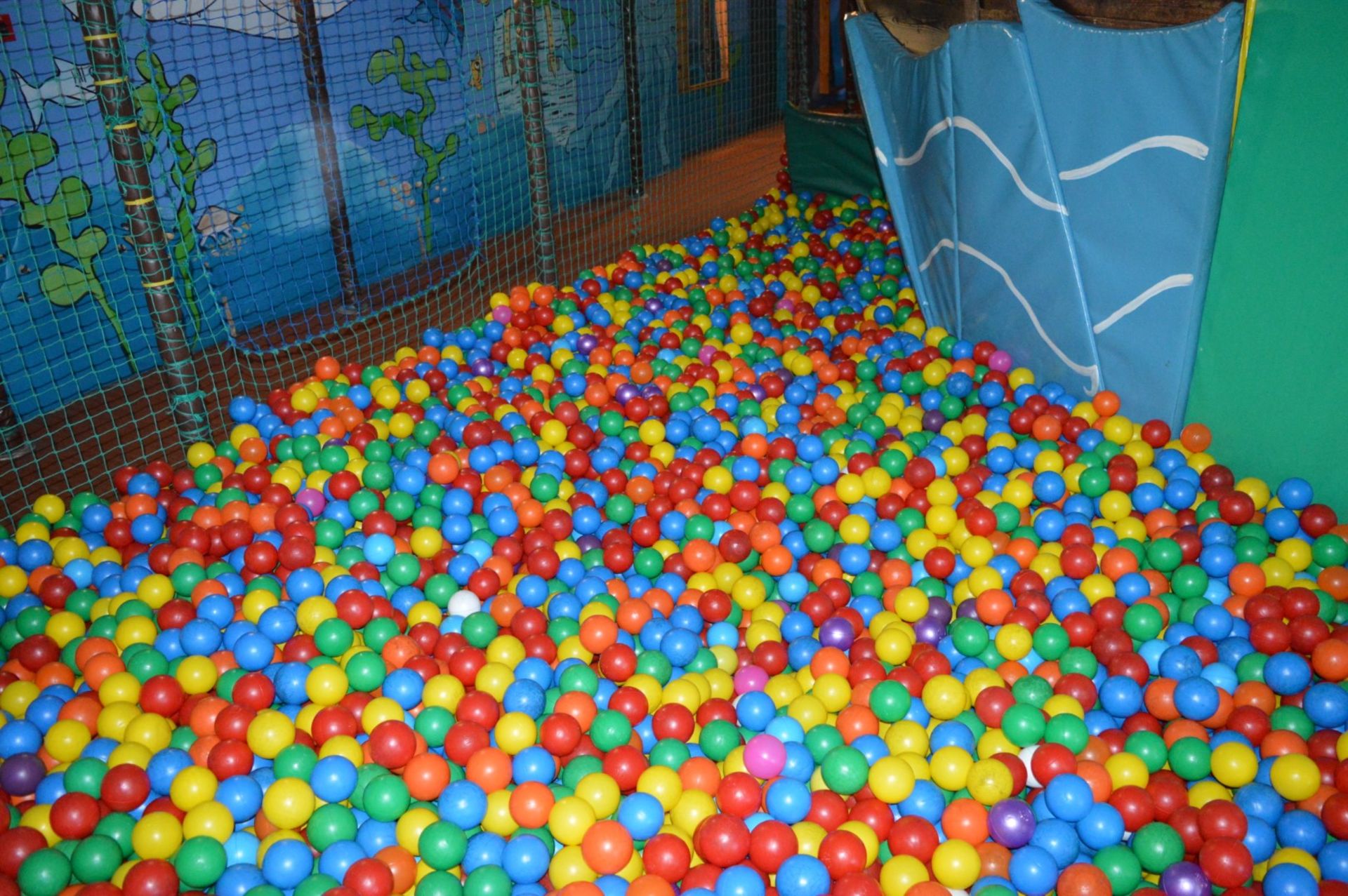 1 x Huge Amount of Childrens Play Balls From Childrens Playcentre in Good Condition - Ref PTP - - Image 6 of 7