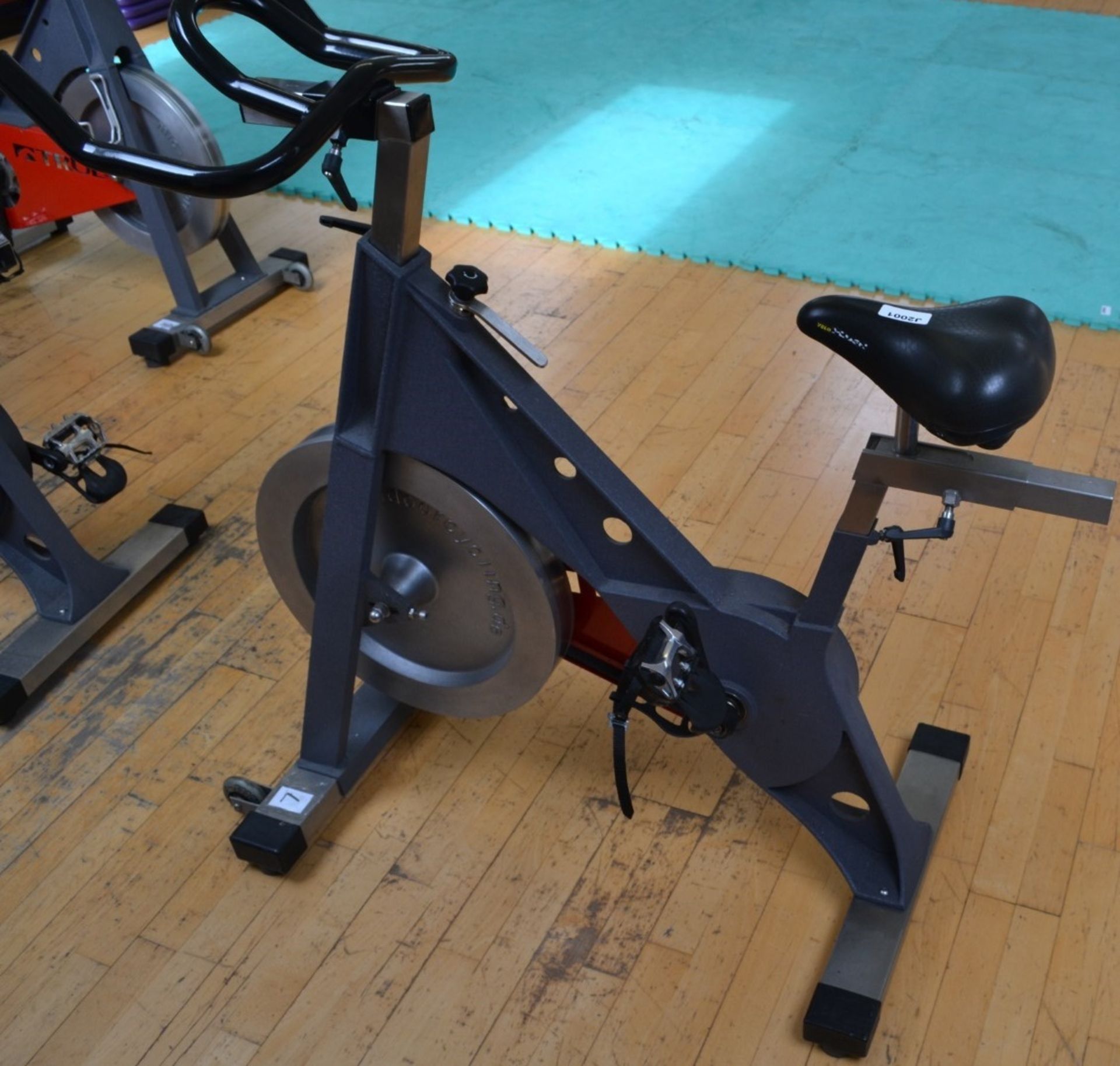 1 x TRUE Indoor Cycling Spin Bike With Adjustable Bars and Seat - Dimensions: L100cm x H100cm ( - Image 3 of 3