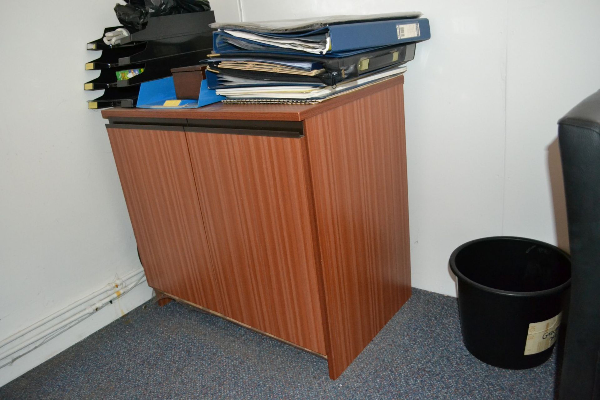 1 x Assorted Collection of Office Furniture Including Office Desk, Cabinet and Filing Cabinet - - Image 4 of 4