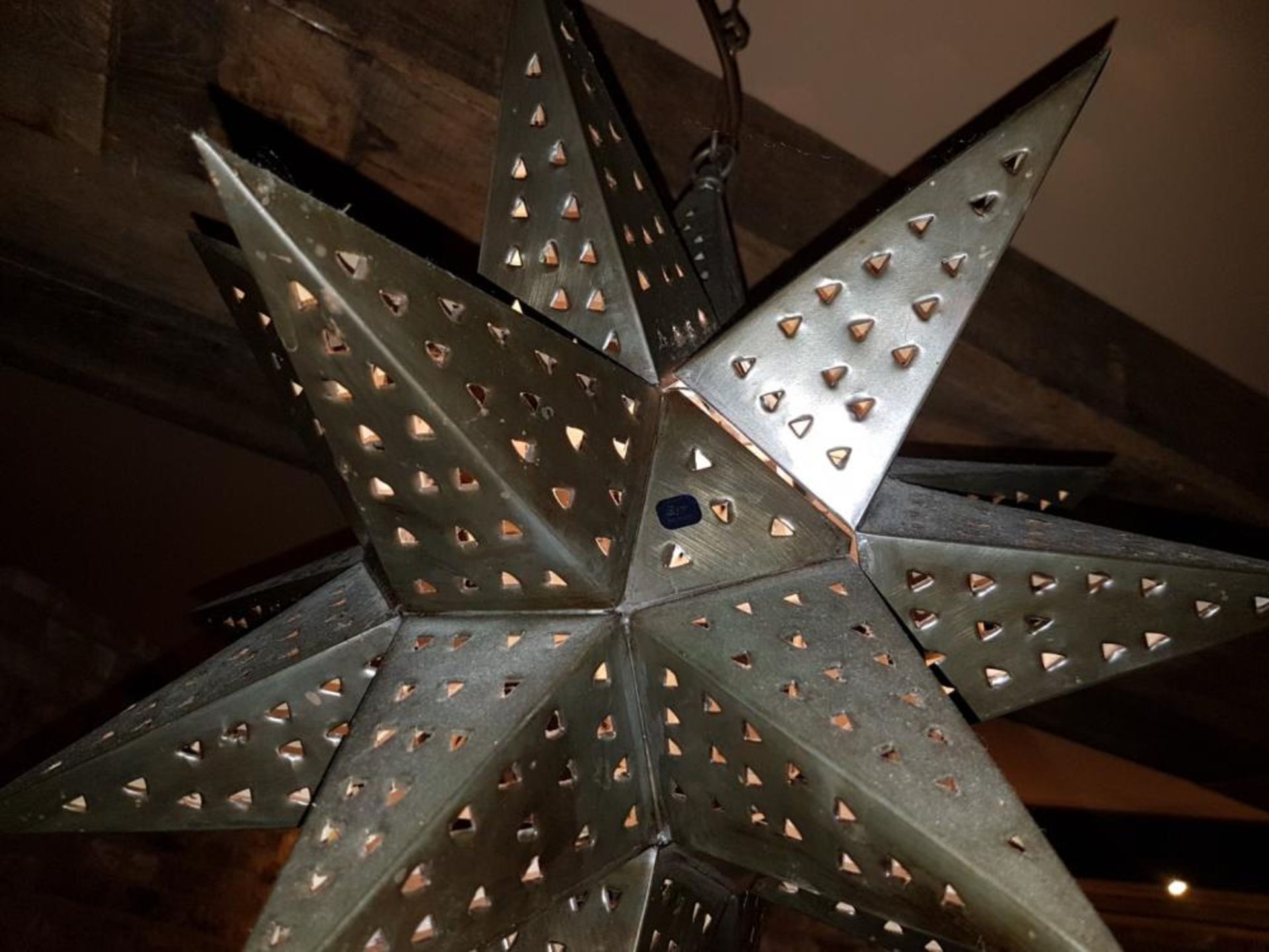 2 x Perforated Metal Star Shaped Pendant Light Fittings - 80cm Drop x 40cm Diameter - CL363 - Locati - Image 4 of 5