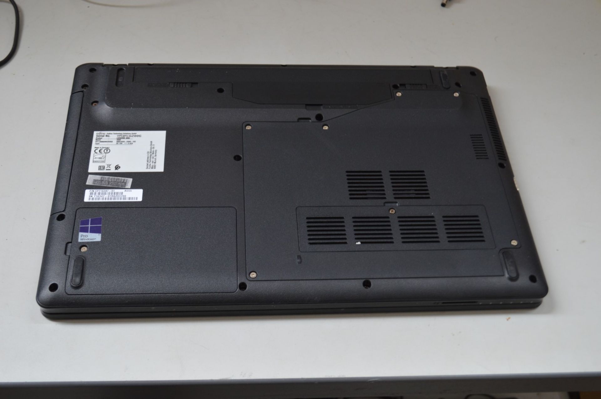 1 x Fujitsu LIFEBOOK A555 15.6-Inch Laptop Computer - Ref TP348 - Image 3 of 3