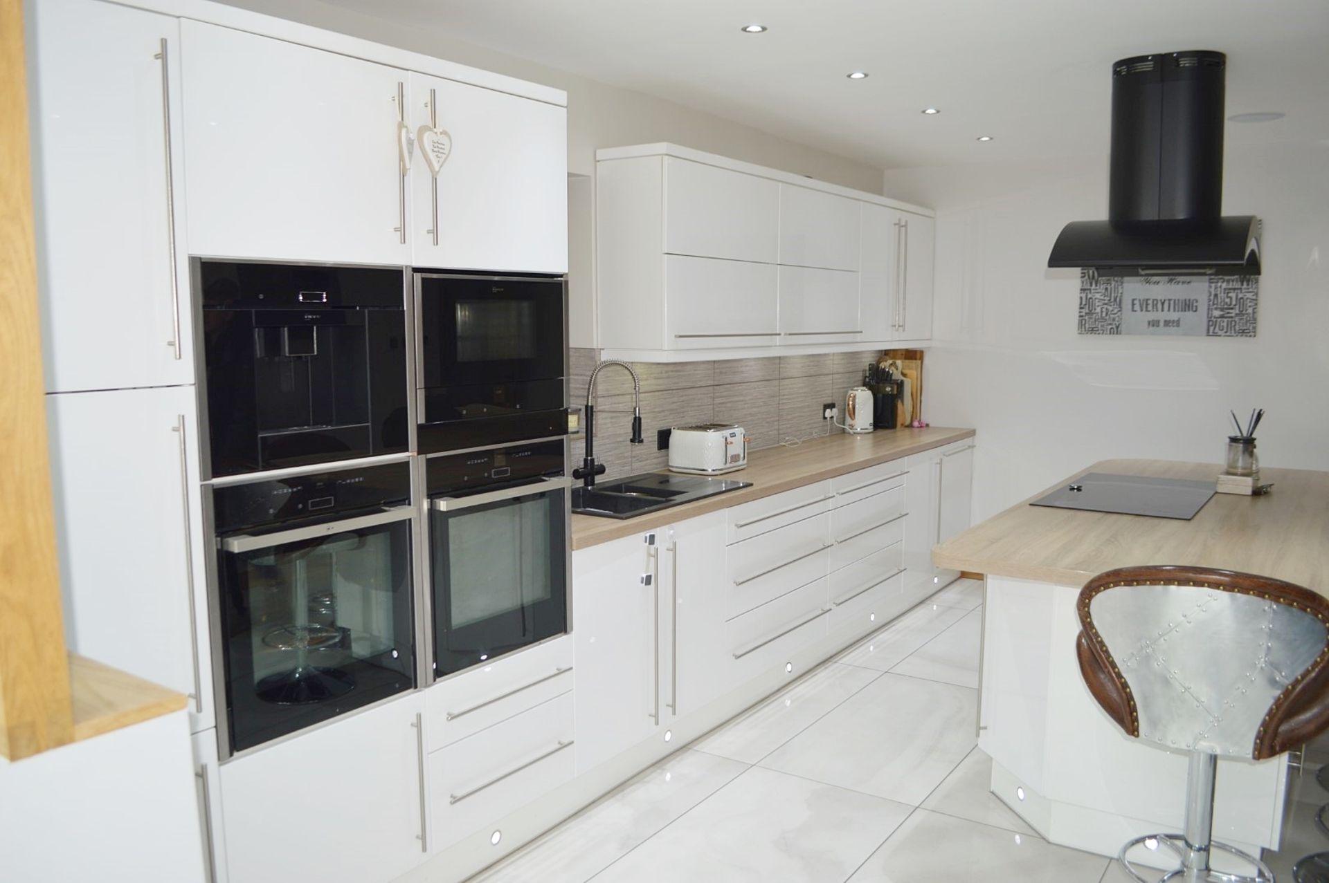 1 x Stunning Contemporary Bespoke Fitted Kitchen - CL369 - Location: Bolton BL6 - NO VAT - Bild 5 aus 37