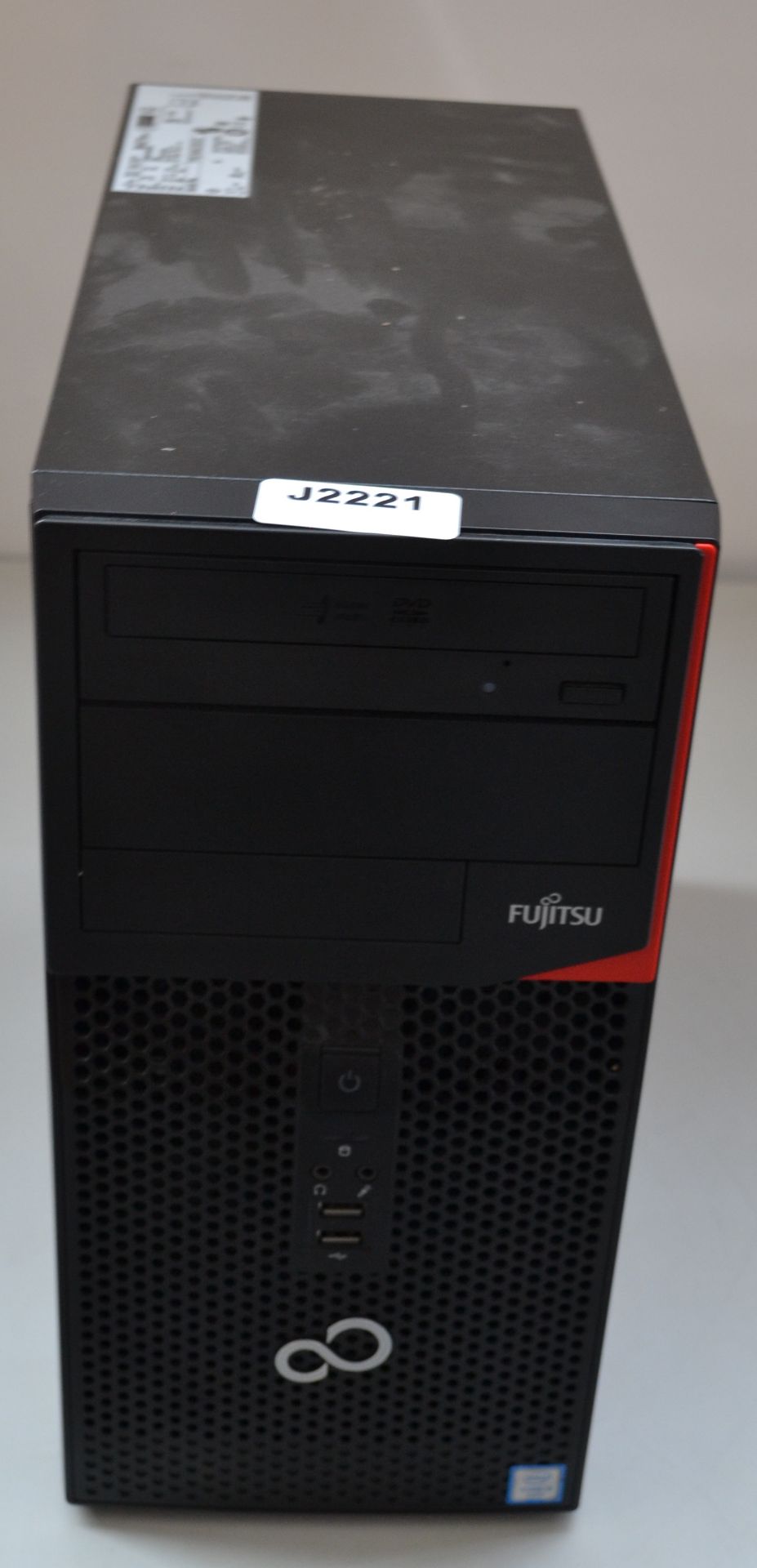 1 x Fujitsu Esprimo P556 E85 Desktop COMPUTER - Ref J2221