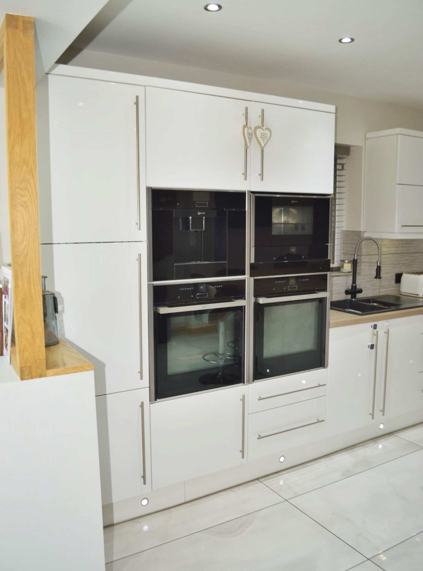 1 x Stunning Contemporary Bespoke Fitted Kitchen - CL369 - Location: Bolton BL6 - NO VAT - Bild 7 aus 37