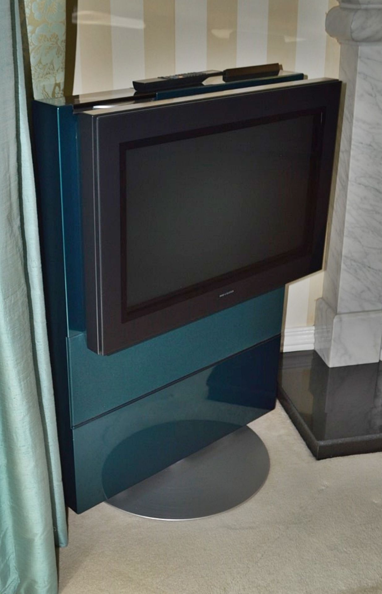 Bang & Olufsen Television and Back Stand - CL368 - Bowdon WA14 - NO VAT - Image 2 of 4