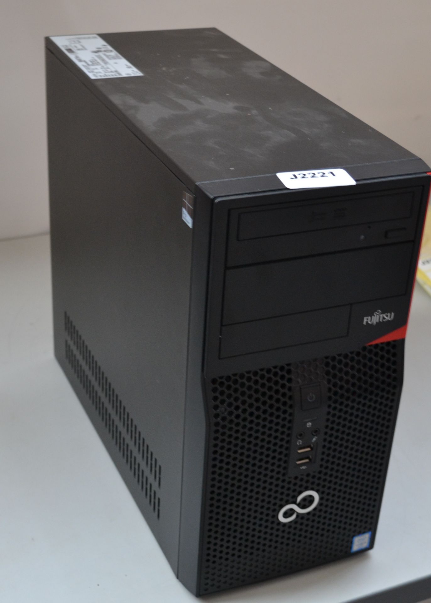 1 x Fujitsu Esprimo P556 E85 Desktop COMPUTER - Ref J2221 - Image 2 of 4