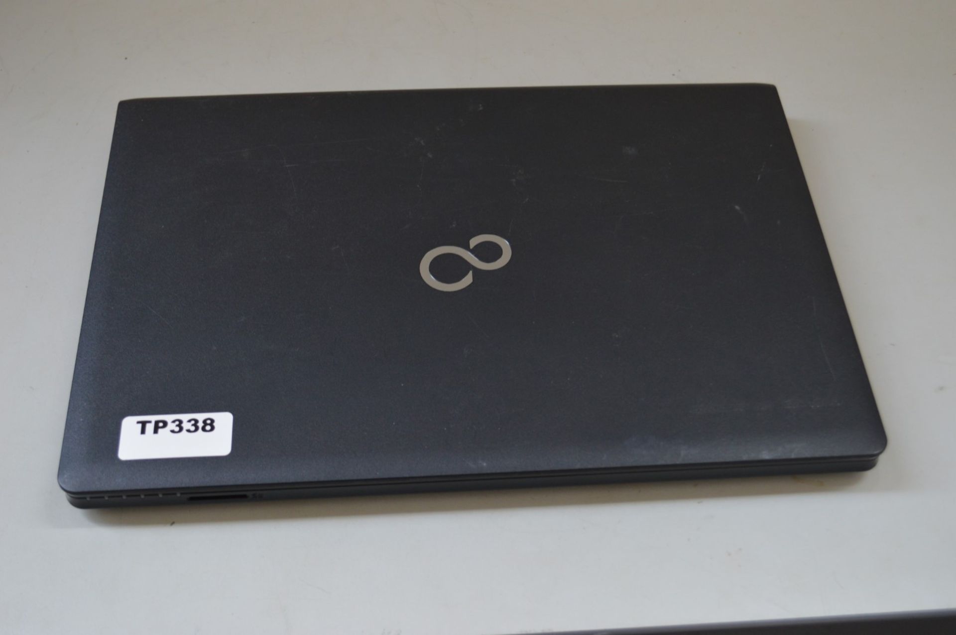 1 x Fujitsu LIFEBOOK A555 15.6-Inch Laptop Computer - Ref TP338 - Image 2 of 4