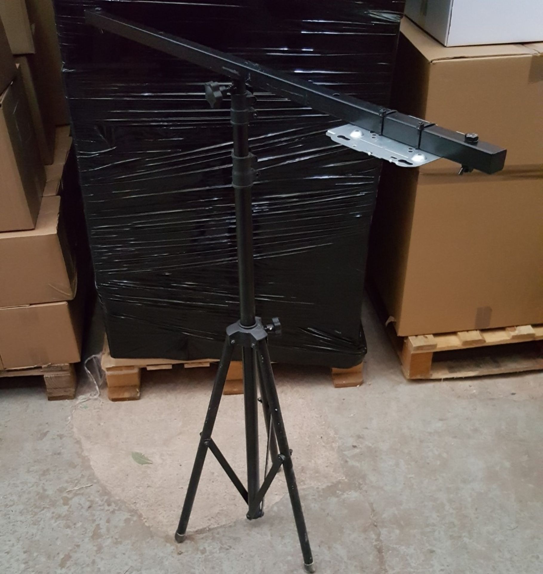 1 x Adjustable 2m Tripod Stand Black - Ref RC155 - CL011 - Location: Altrincham WA14 - Image 2 of 3
