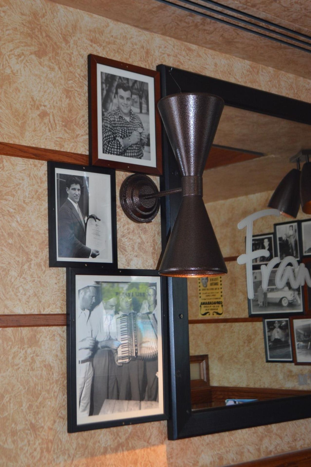 Approx 45 x Various Framed Pictures From American / Italian Themed Restaurant - Various Styles and - Image 9 of 19