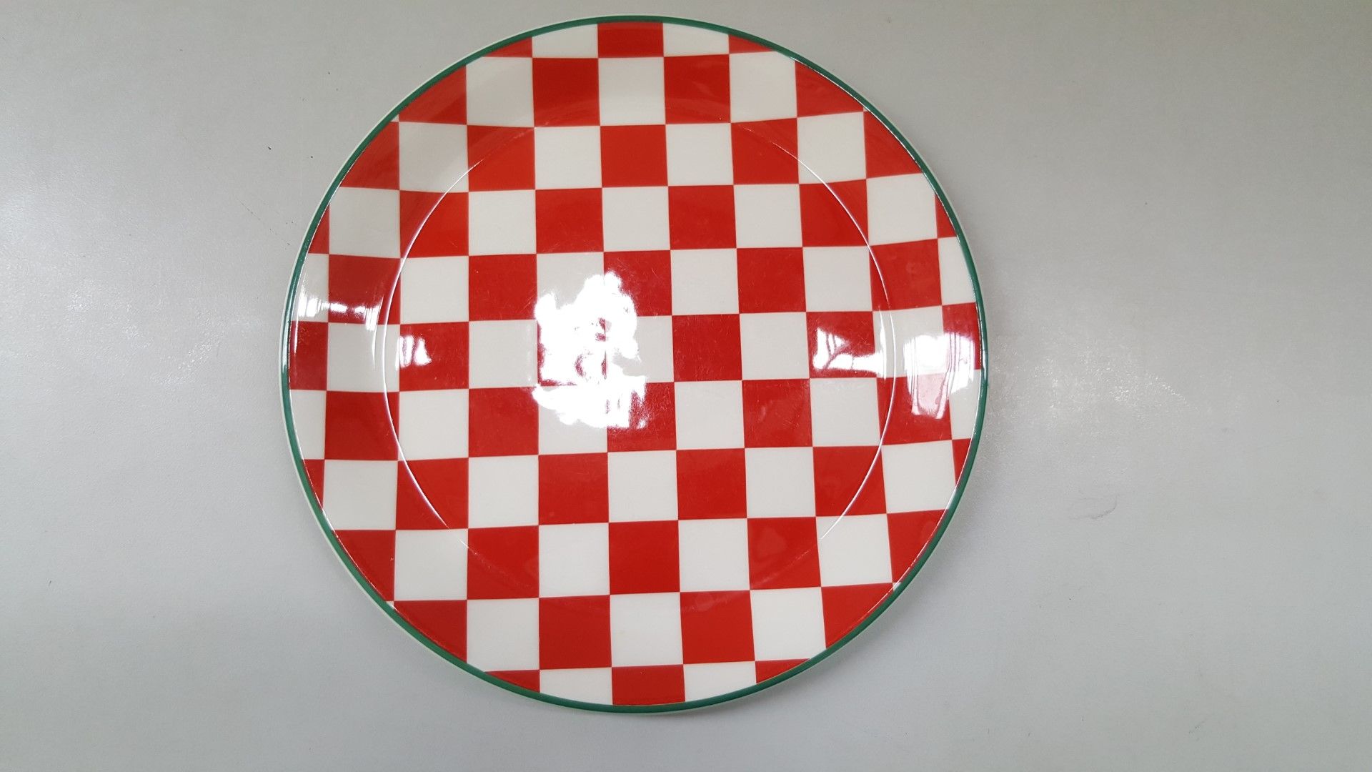 16 x Steelite Plates Checkered Red&White With Green Outline 25CM - Ref CQ280 - Image 3 of 4