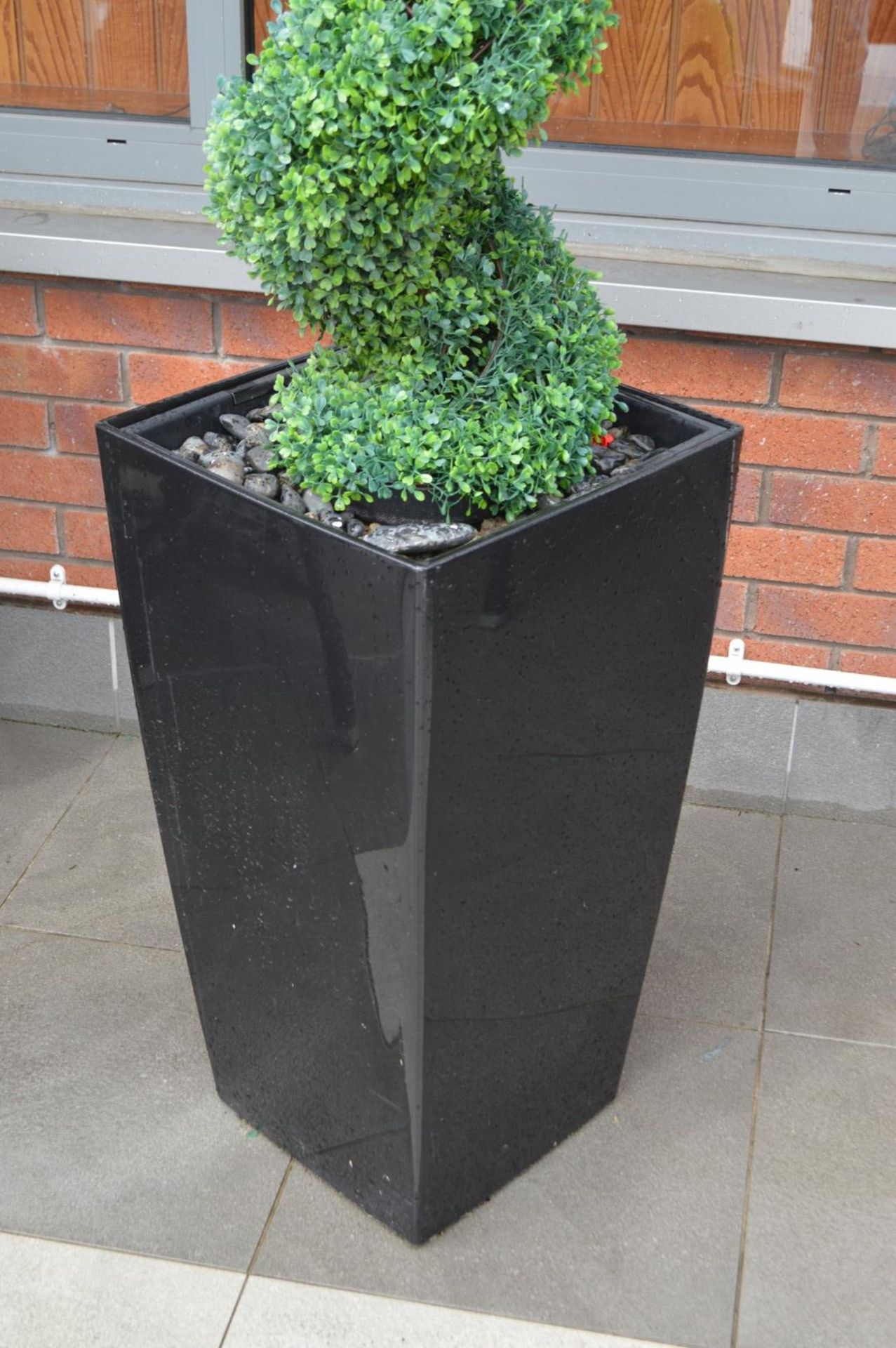 6 x Tall Artifical Outdoor Planters - Approx Height 172 cms - CL357 - Location: Bolton BL6 This - Bild 2 aus 4