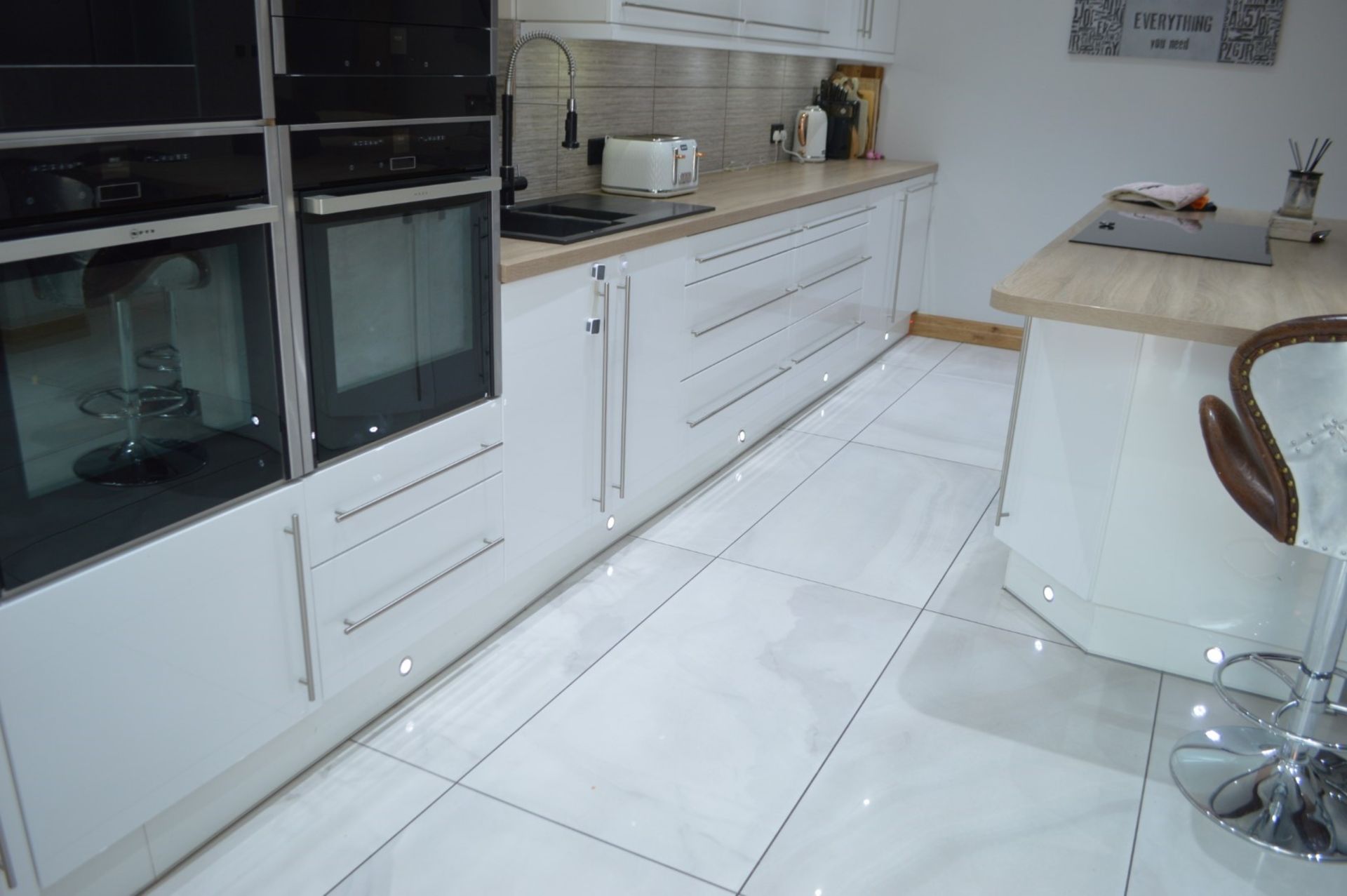 1 x Stunning Contemporary Bespoke Fitted Kitchen - CL369 - Location: Bolton BL6 - NO VAT - Bild 32 aus 37