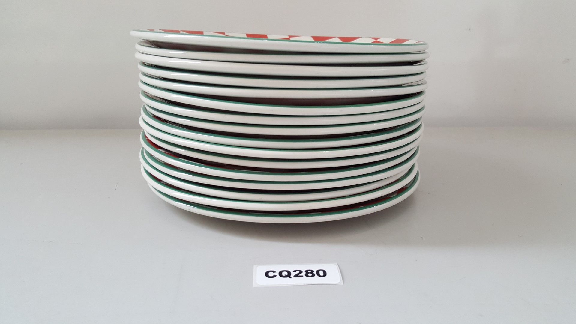 16 x Steelite Plates Checkered Red&White With Green Outline 25CM - Ref CQ280 - Image 2 of 4