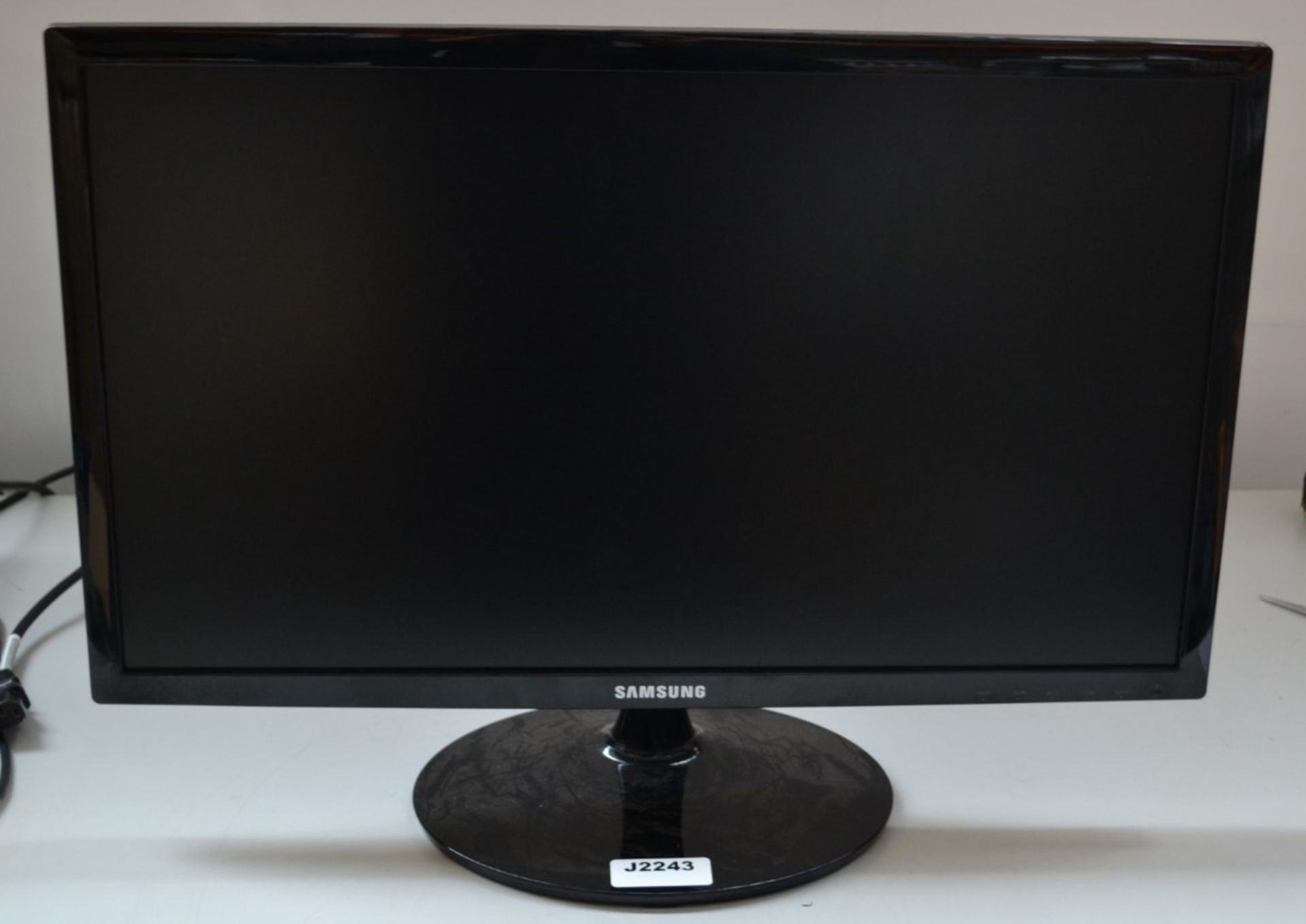 1 x Samsung S24D330 24-Inch LED PC Monitor - Ref J2243