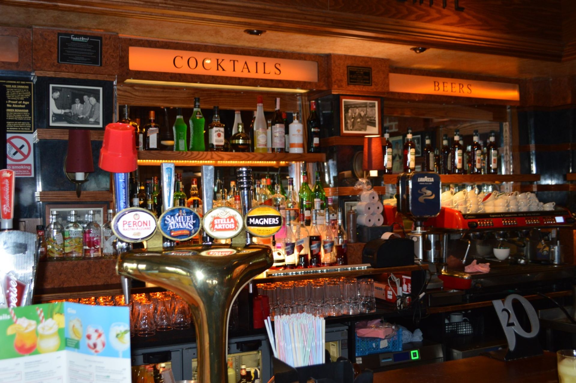 1 x Restaurant / Pub Bar and Backbar From American Diner Themed Restaurant - Burr Walnut and Black - Image 31 of 47