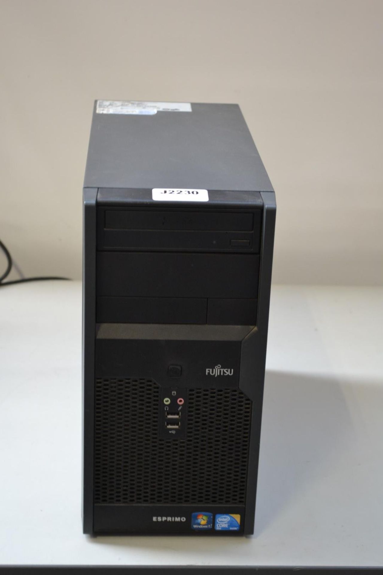 1 x Fujitsu Esprimo P2560 Desktop COMPUTER - Ref J2230