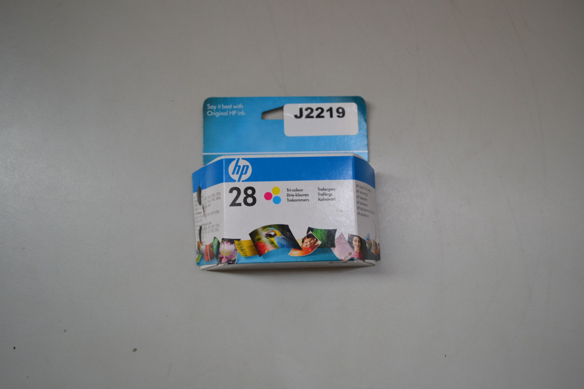 1 x HP 28 Tri-colour Printer Ink Cartridge - Ref J2219