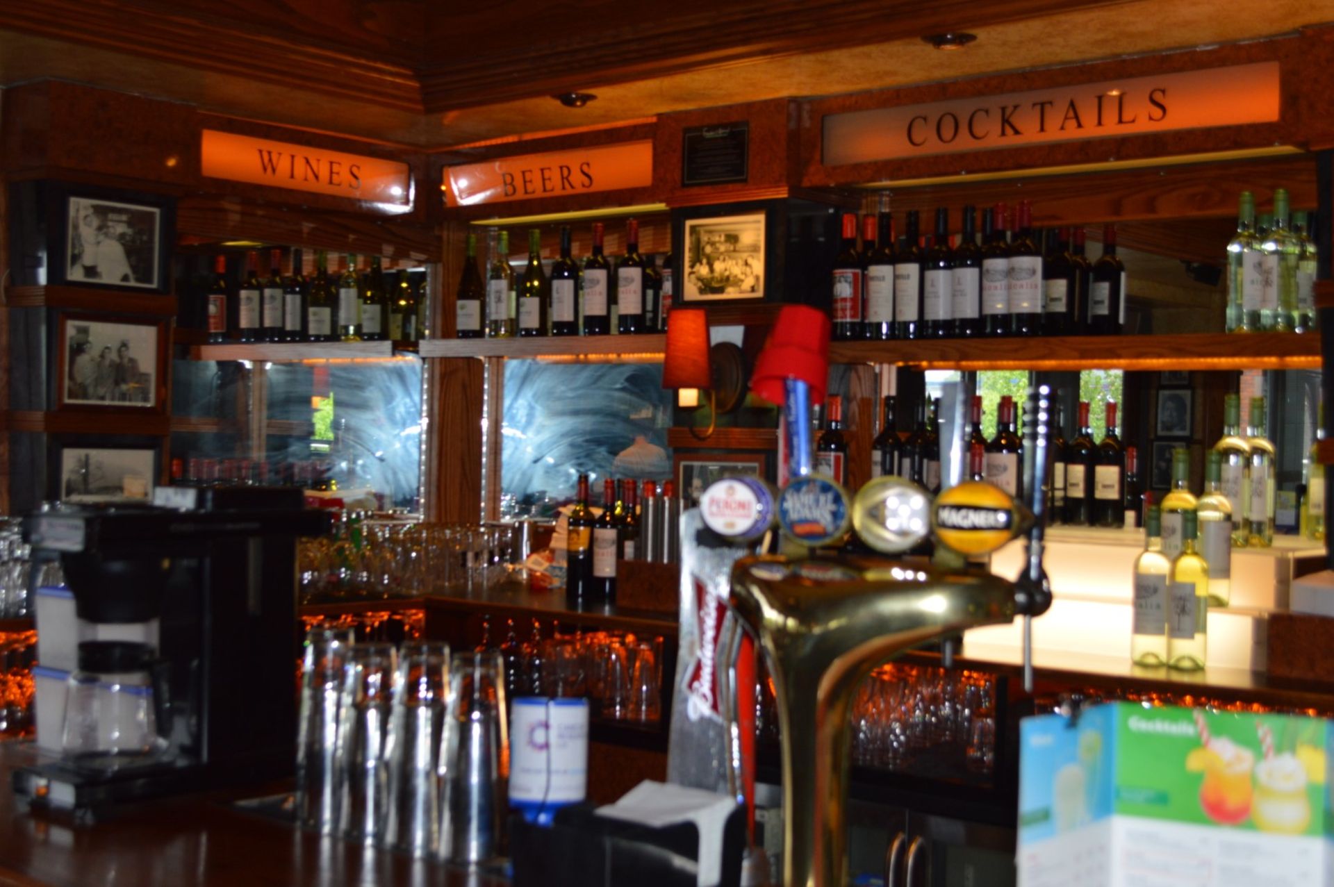 1 x Restaurant / Pub Bar and Backbar From American Diner Themed Restaurant - Burr Walnut and Black - Image 29 of 47