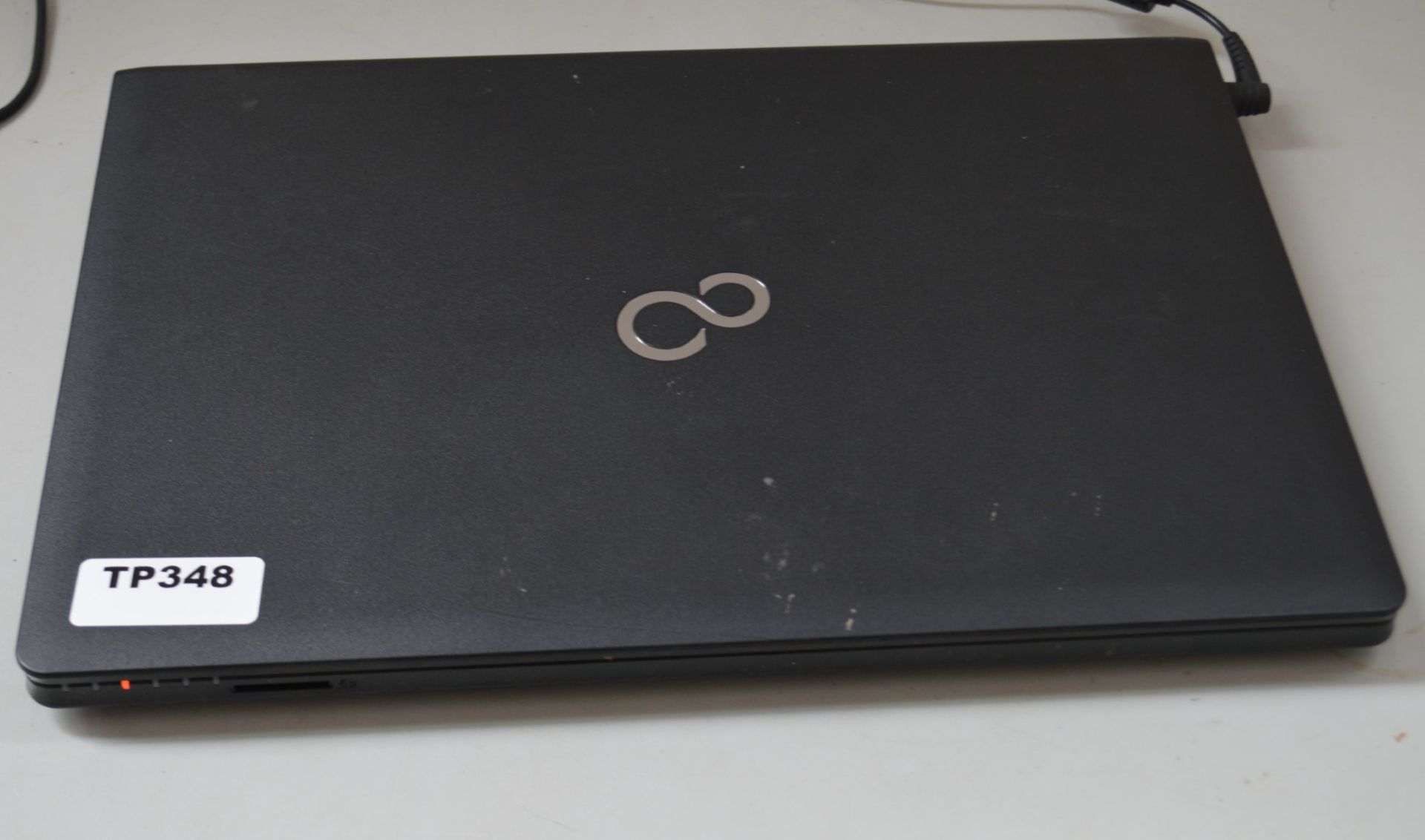 1 x Fujitsu LIFEBOOK A555 15.6-Inch Laptop Computer - Ref TP348 - Image 2 of 3