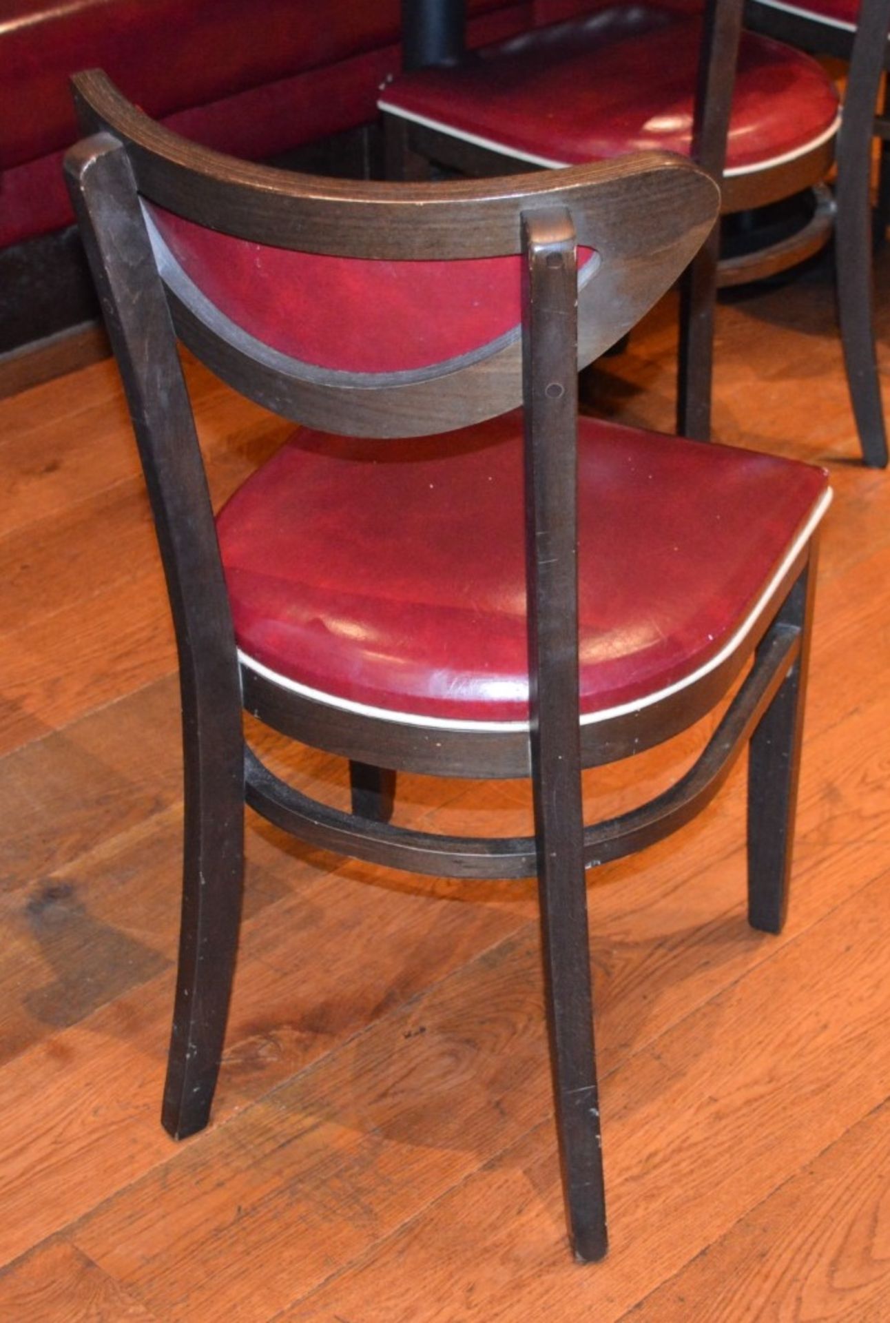 8 x American Diner Restaurant Chairs - Each Features Red Faux Leather Upholstery And White - Image 4 of 4