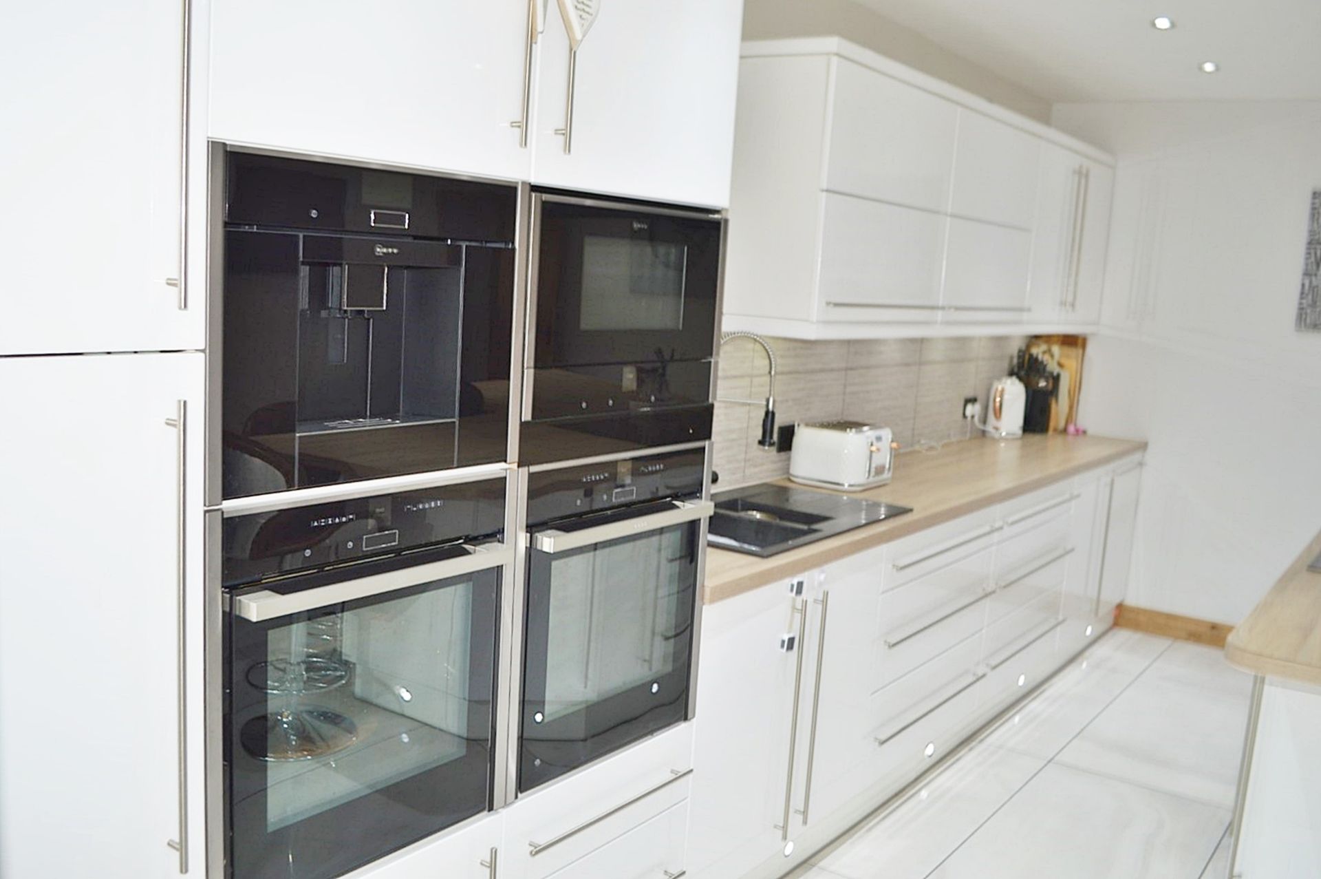 1 x Stunning Contemporary Bespoke Fitted Kitchen - CL369 - Location: Bolton BL6 - NO VAT - Bild 8 aus 37