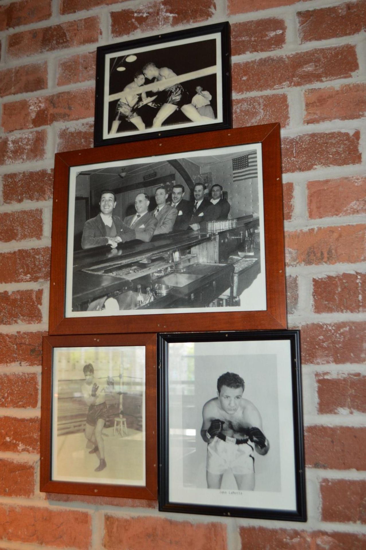 Approx 45 x Various Framed Pictures From American / Italian Themed Restaurant - Various Styles and - Image 18 of 19