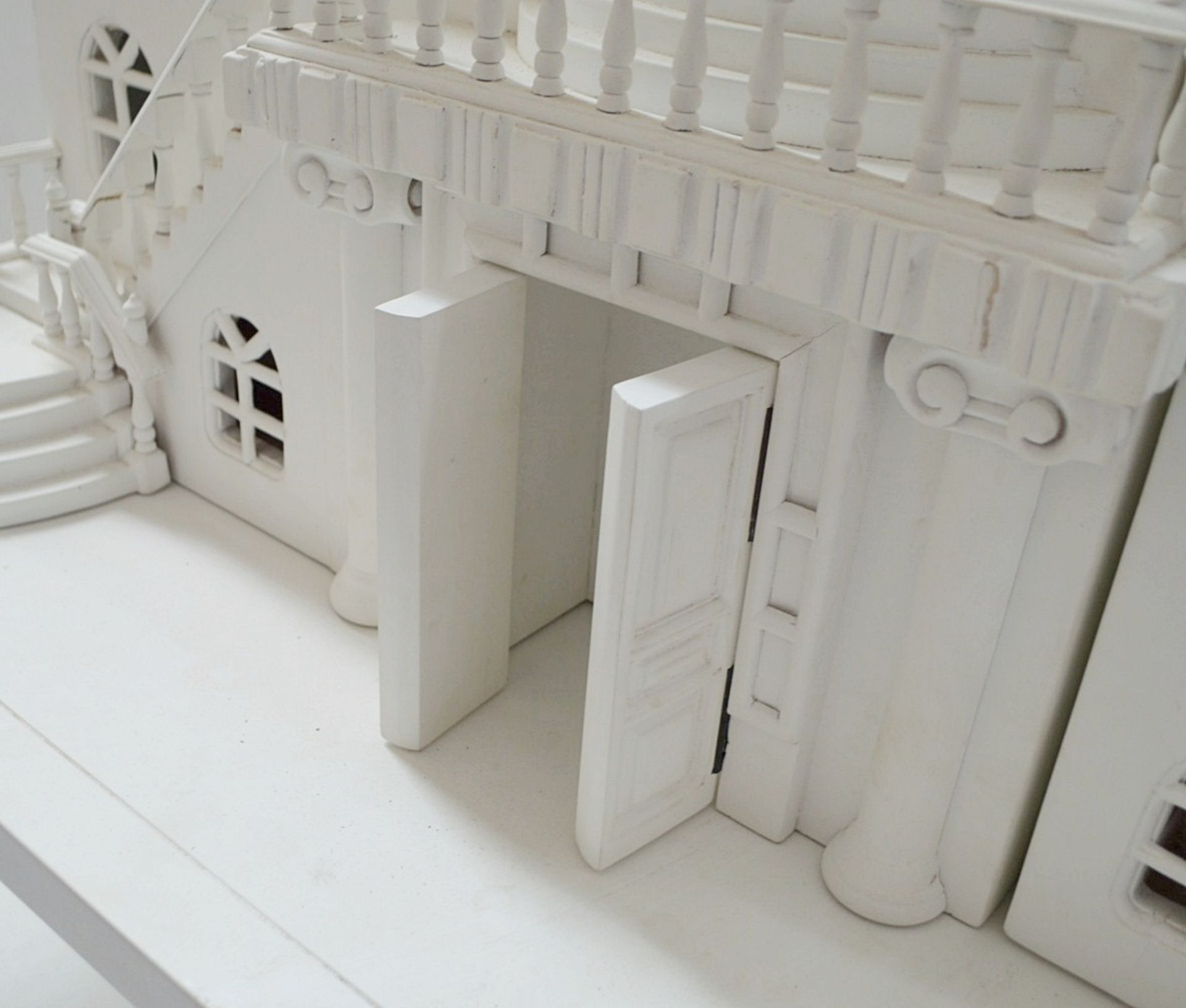 1 x Impressive Bespoke Hand Crafted Wooden Dolls House In White - Bild 16 aus 19