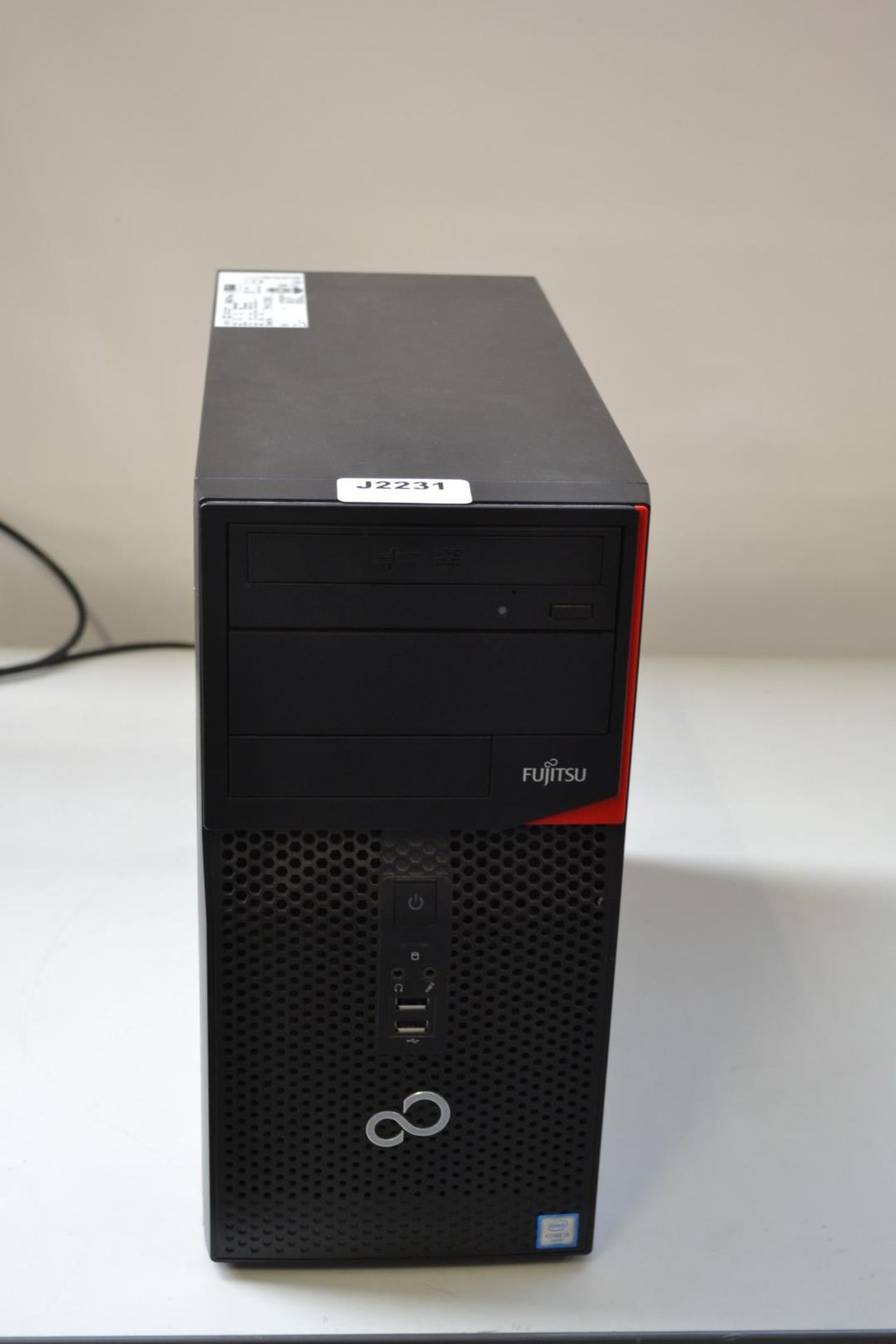 1 x Fujitsu Esprimo P556 E85 Desktop COMPUTER - Ref J2231