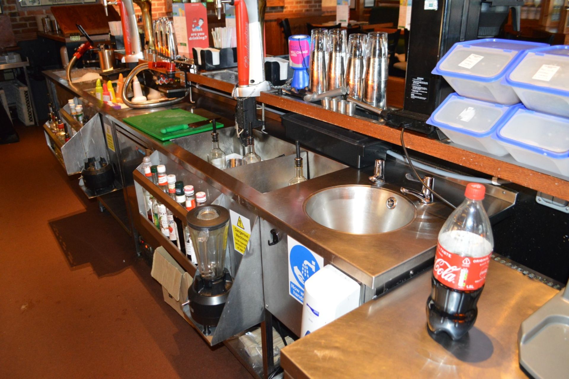 1 x Restaurant / Pub Bar and Backbar From American Diner Themed Restaurant - Burr Walnut and Black - Image 19 of 47