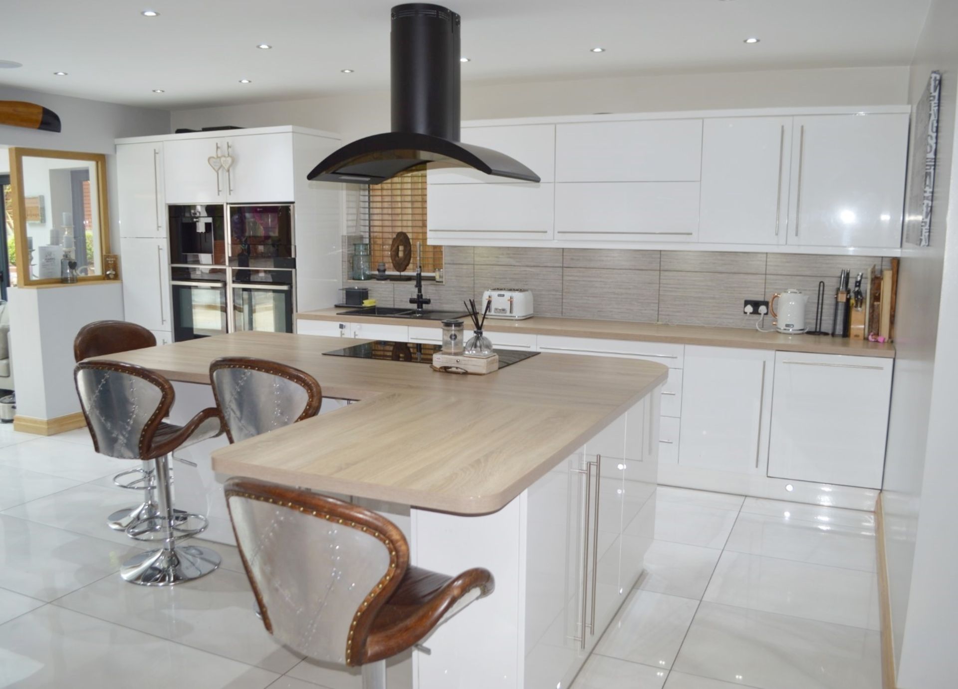 1 x Stunning Contemporary Bespoke Fitted Kitchen - CL369 - Location: Bolton BL6 - NO VAT - Bild 3 aus 37