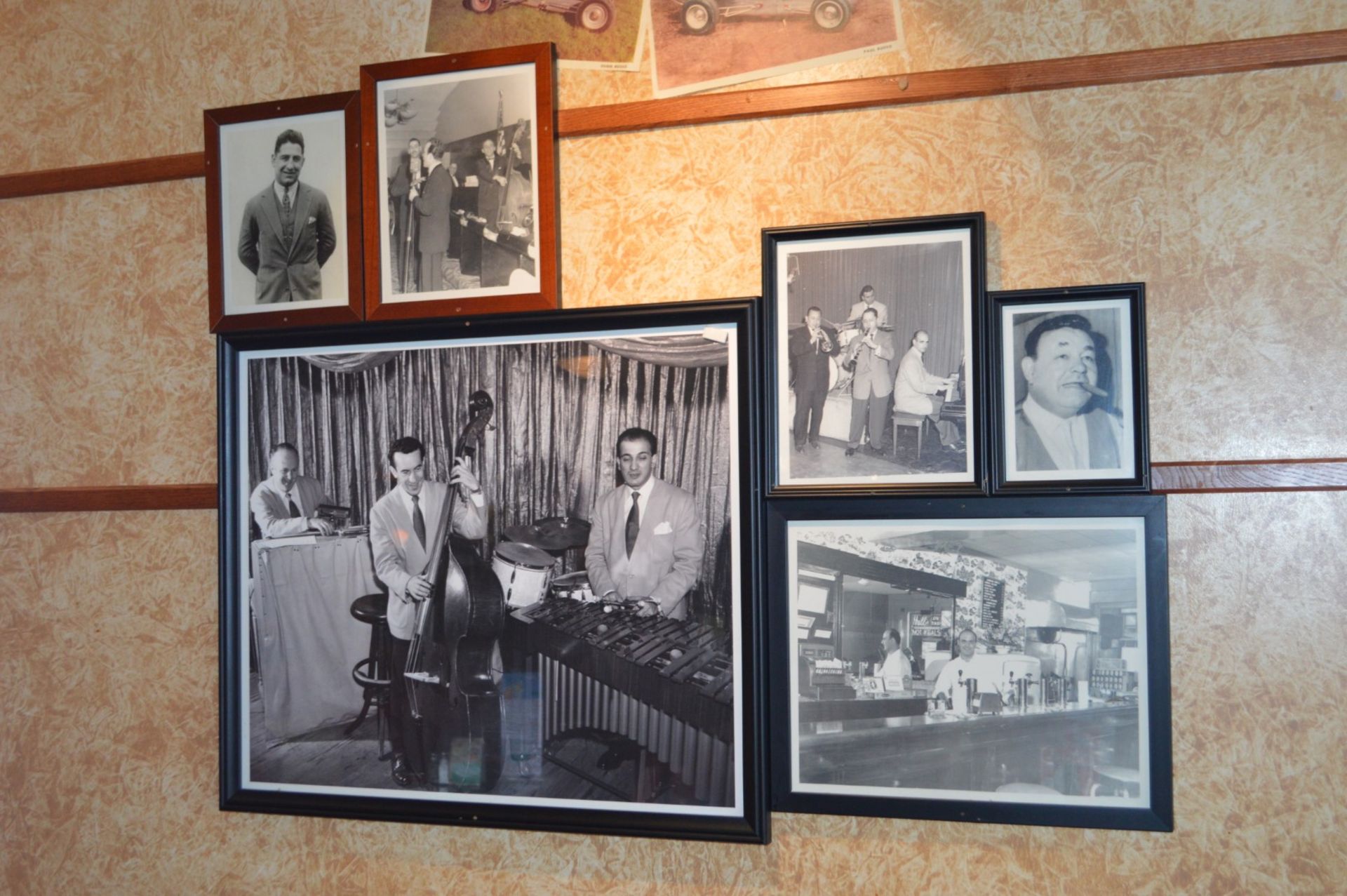 Approx 45 x Various Framed Pictures From American / Italian Themed Restaurant - Various Styles and - Image 8 of 19