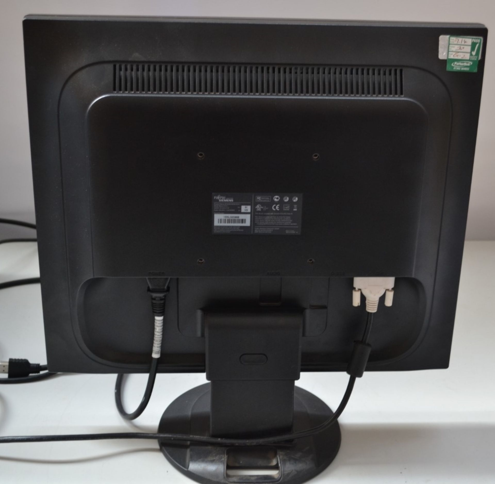1 x Fujitsu ScaleoView D19-1 19 inch PC Monitor TFT LCD - Ref J2263 - Image 2 of 3