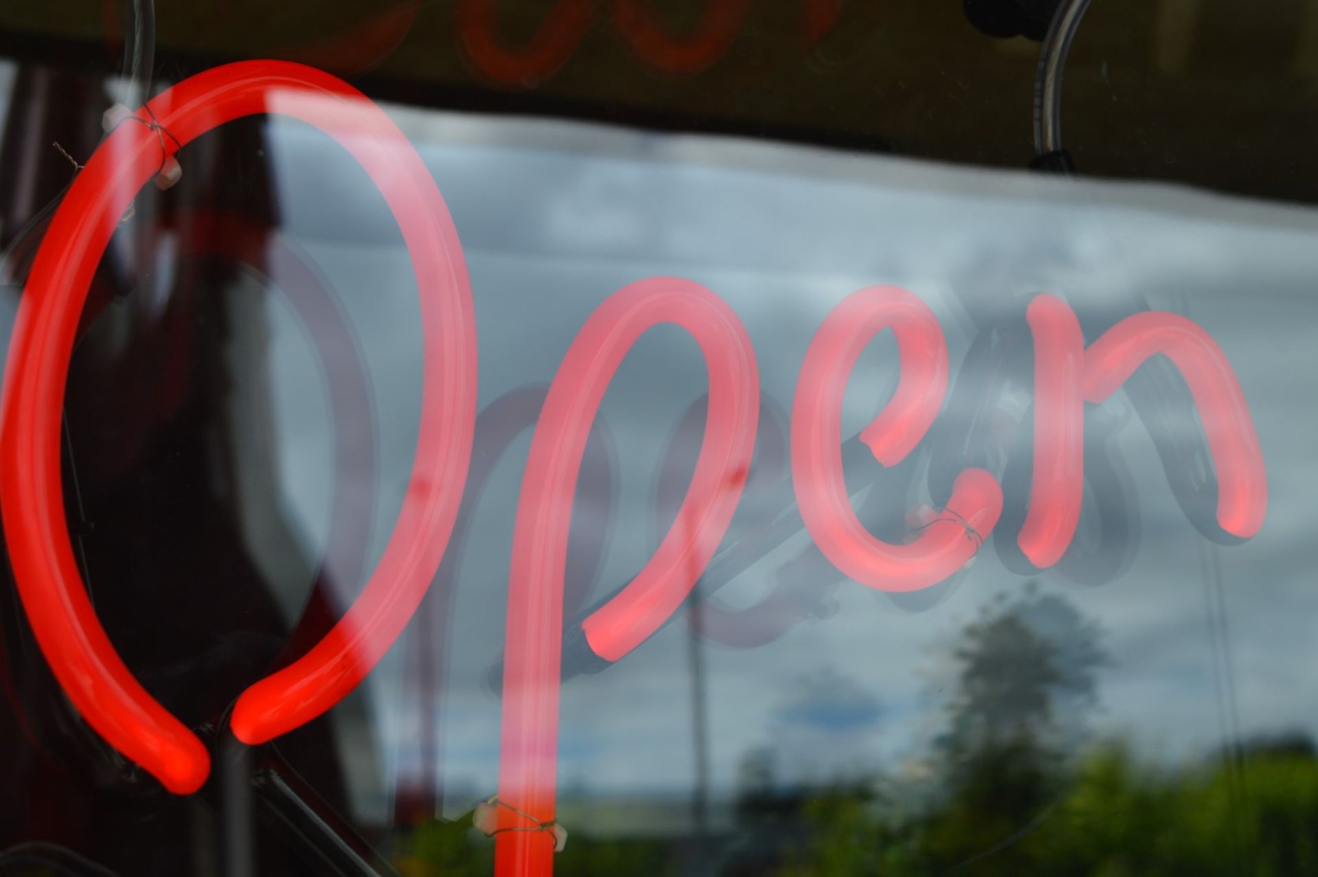 1 x Neon Sign in Acrylic Box With Hangers - BAR OPEN - Ideal For Cafes, Bars, Restaurants etc - - Image 3 of 4