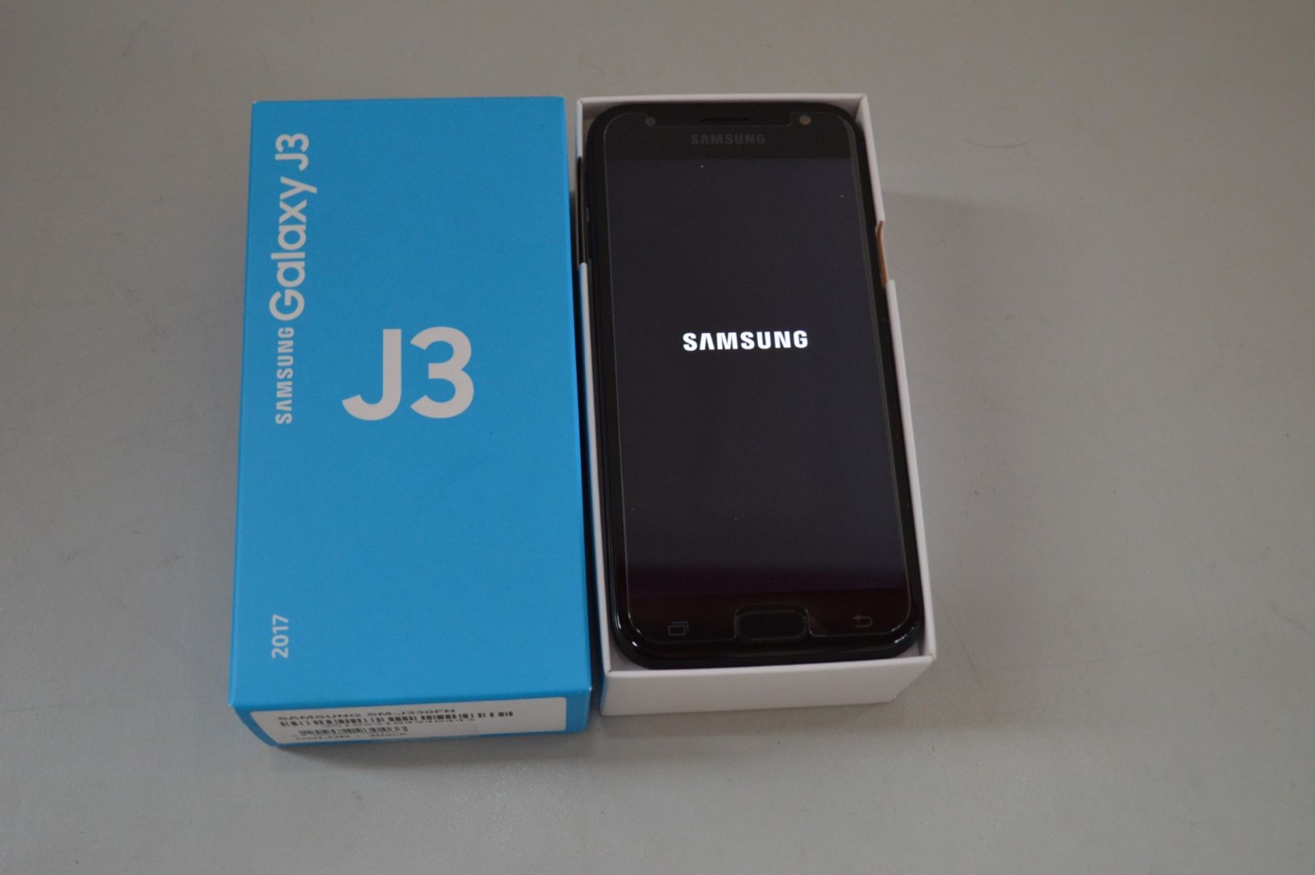 1 x Samsung Galaxy J3 (2017) Black Smartphone - Ref TP364