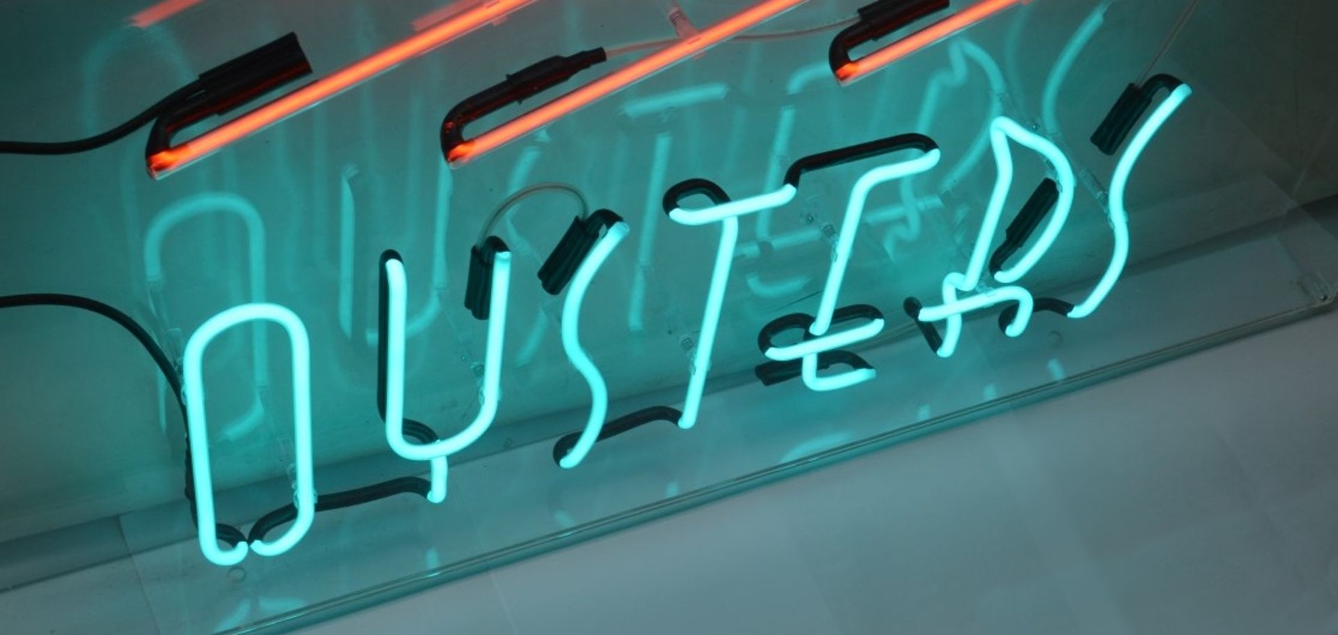 1 x 'BURGERS, BEERS, OYSTERS' Neon Sign - 1.5 Metre Tall - Recently Removed From A Restaurant - M529 - Image 9 of 11