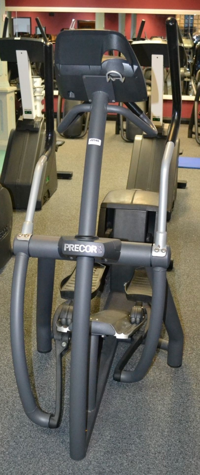 1 x Precor EFX556 Cross-Trainer Machine - Dimensions: H165 x L190 x W75cm - Ref: J2046/1FG - CL356 -