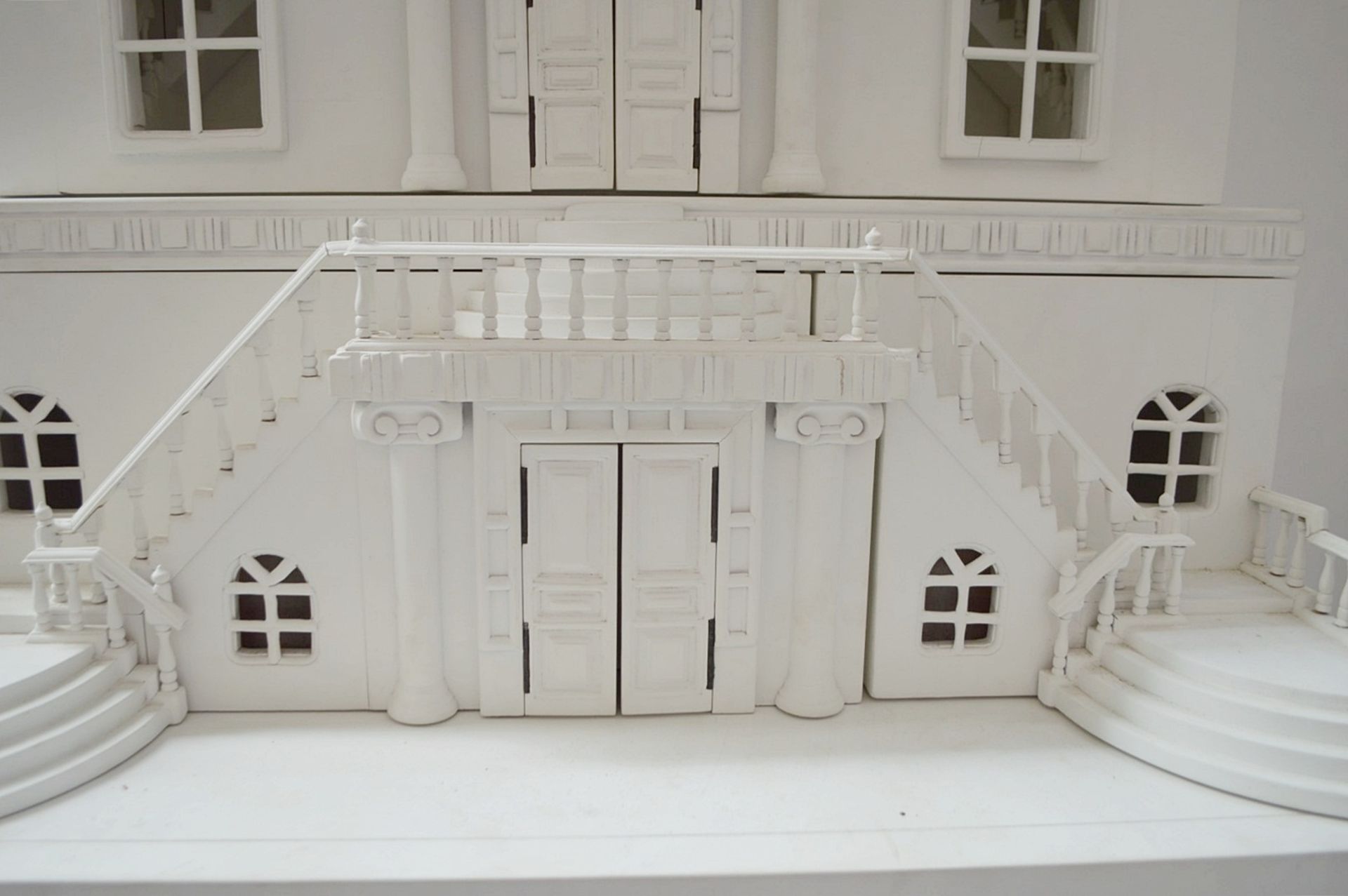 1 x Impressive Bespoke Hand Crafted Wooden Dolls House In White - Bild 8 aus 19