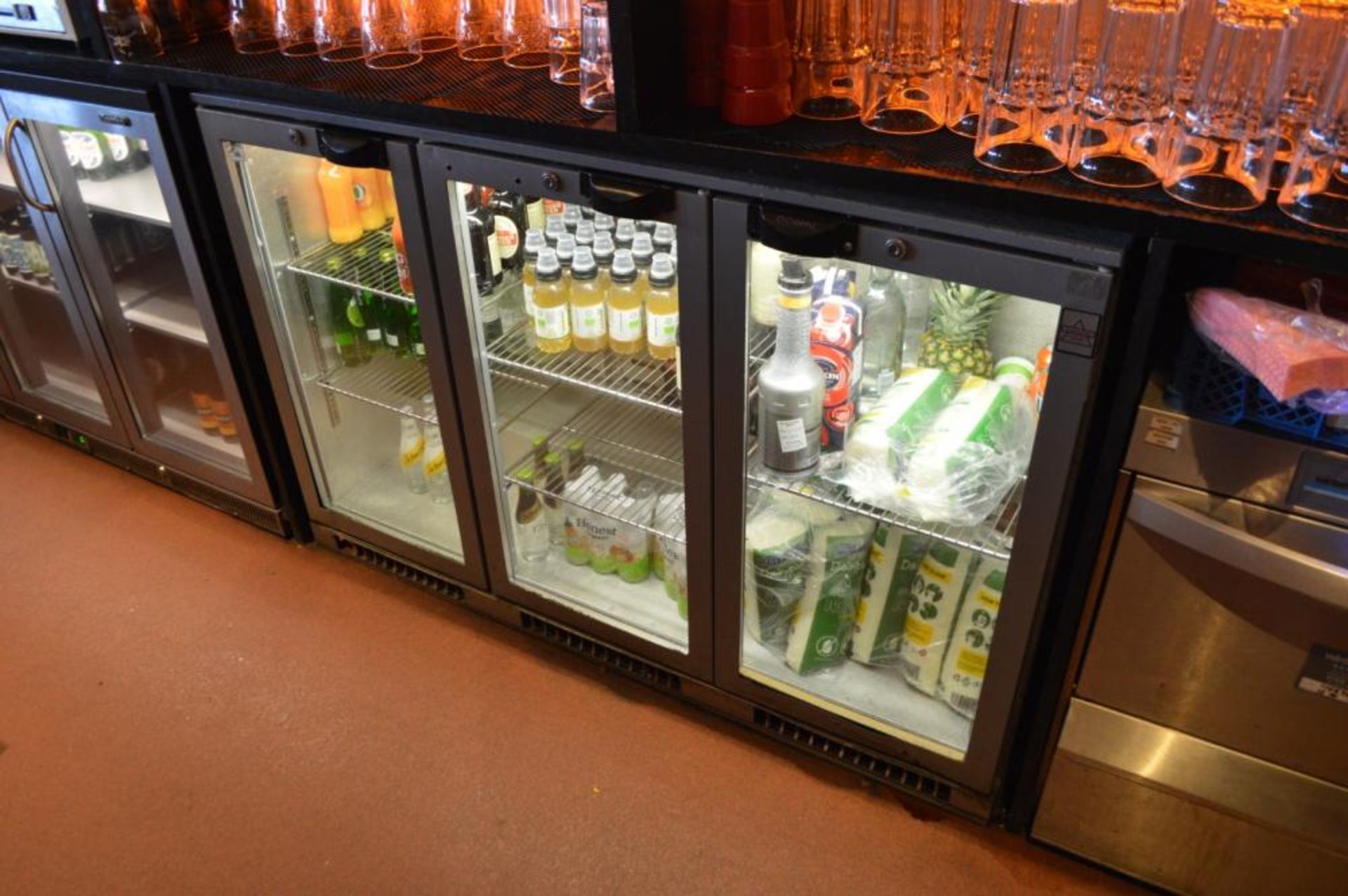 1 x Verlera Osborne High Capacity Triple Hinged Door Backbar Bottle Cooler - Model 2900 - H90 x W136 - Bild 2 aus 3