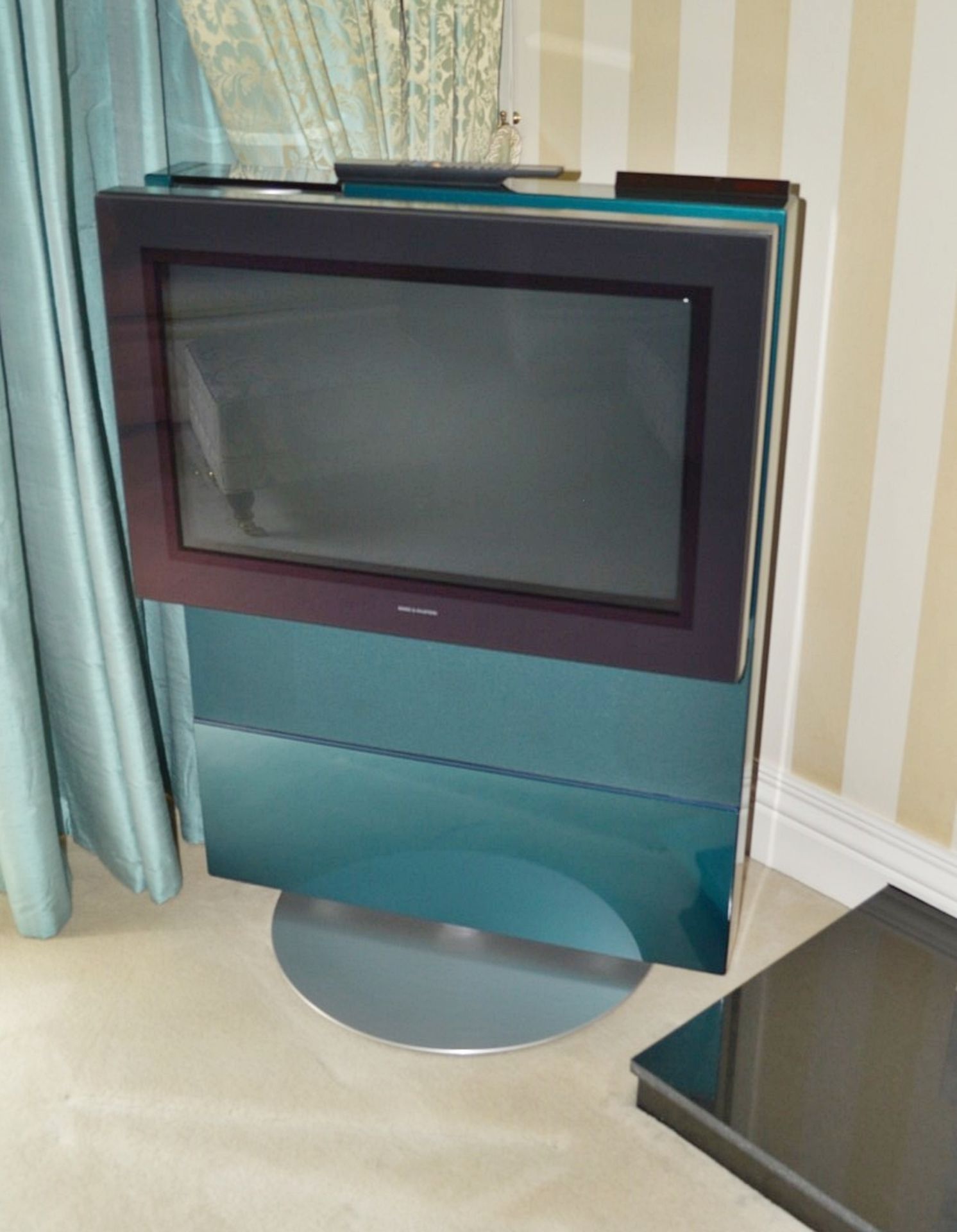 Bang & Olufsen Television and Back Stand - CL368 - Bowdon WA14 - NO VAT