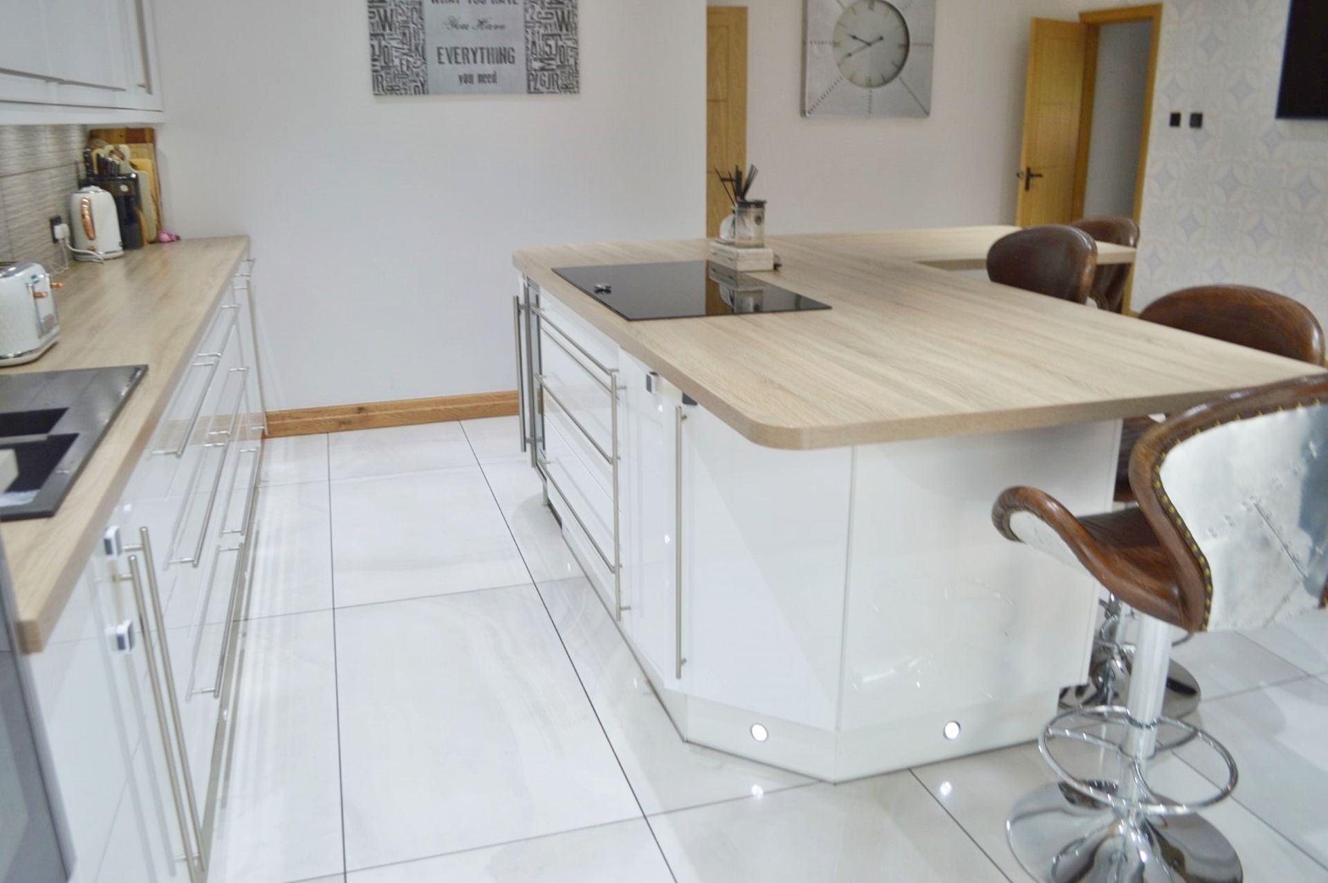 1 x Stunning Contemporary Bespoke Fitted Kitchen - CL369 - Location: Bolton BL6 - NO VAT - Bild 10 aus 37