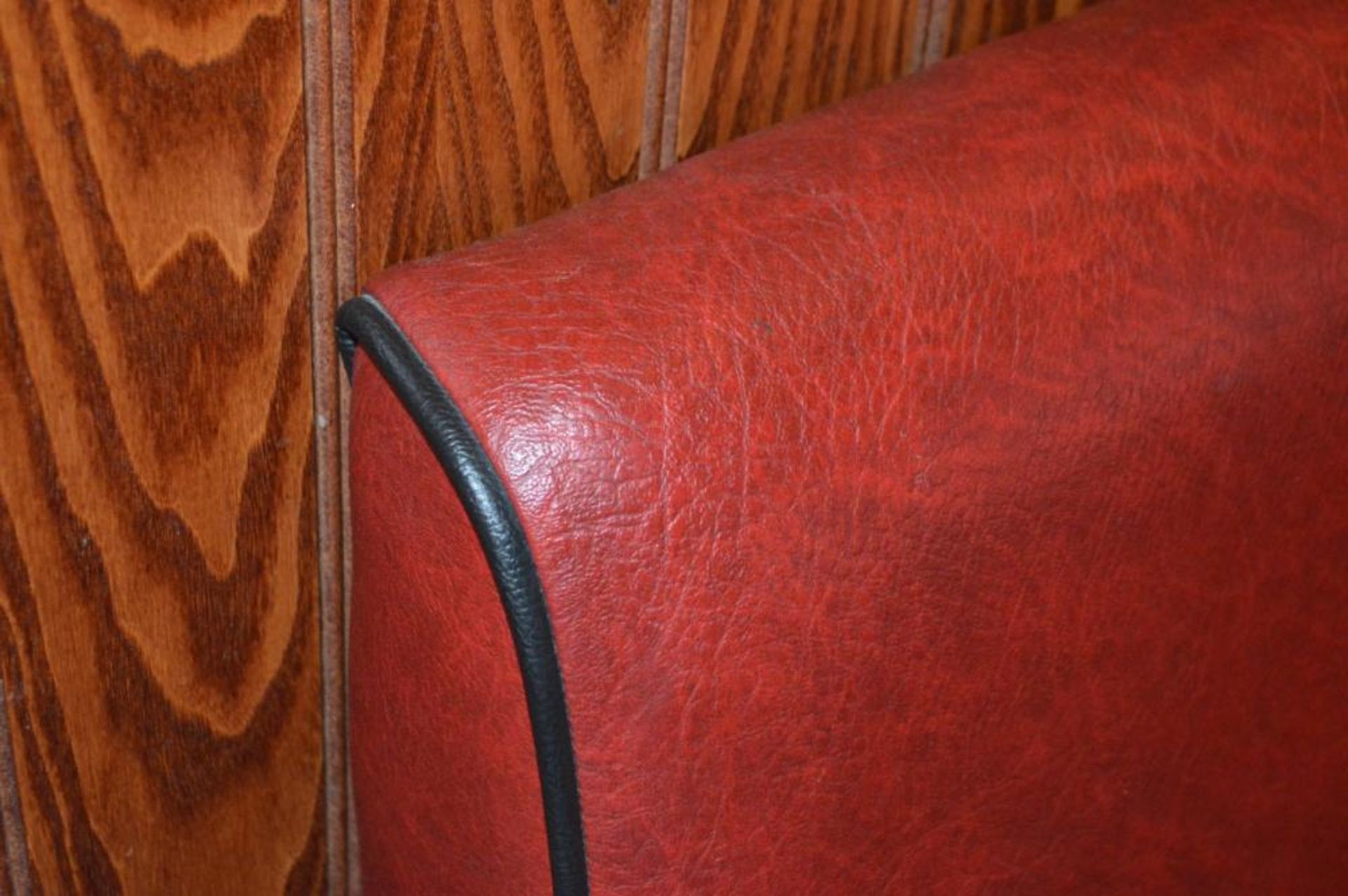1 x Seating Bench in a 1950's Retro American Diner Design - Upholstered With Red and Cream Faux Leat - Image 3 of 5