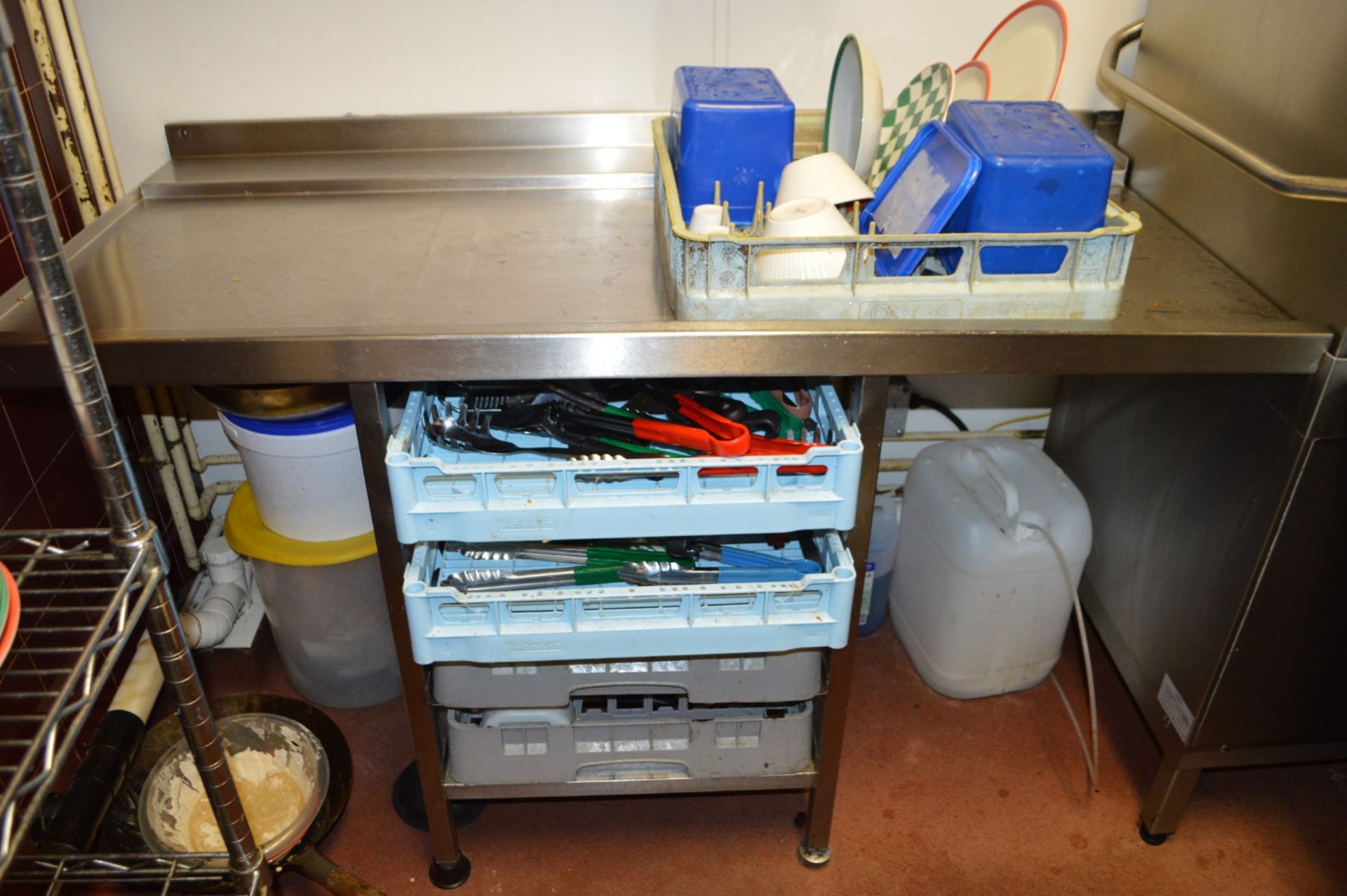 1 x Passthrough Dishwasher Inlet and Outlet Bench Set to Include Inlet Waste Bin / Wash Unit, Hose - Image 5 of 10