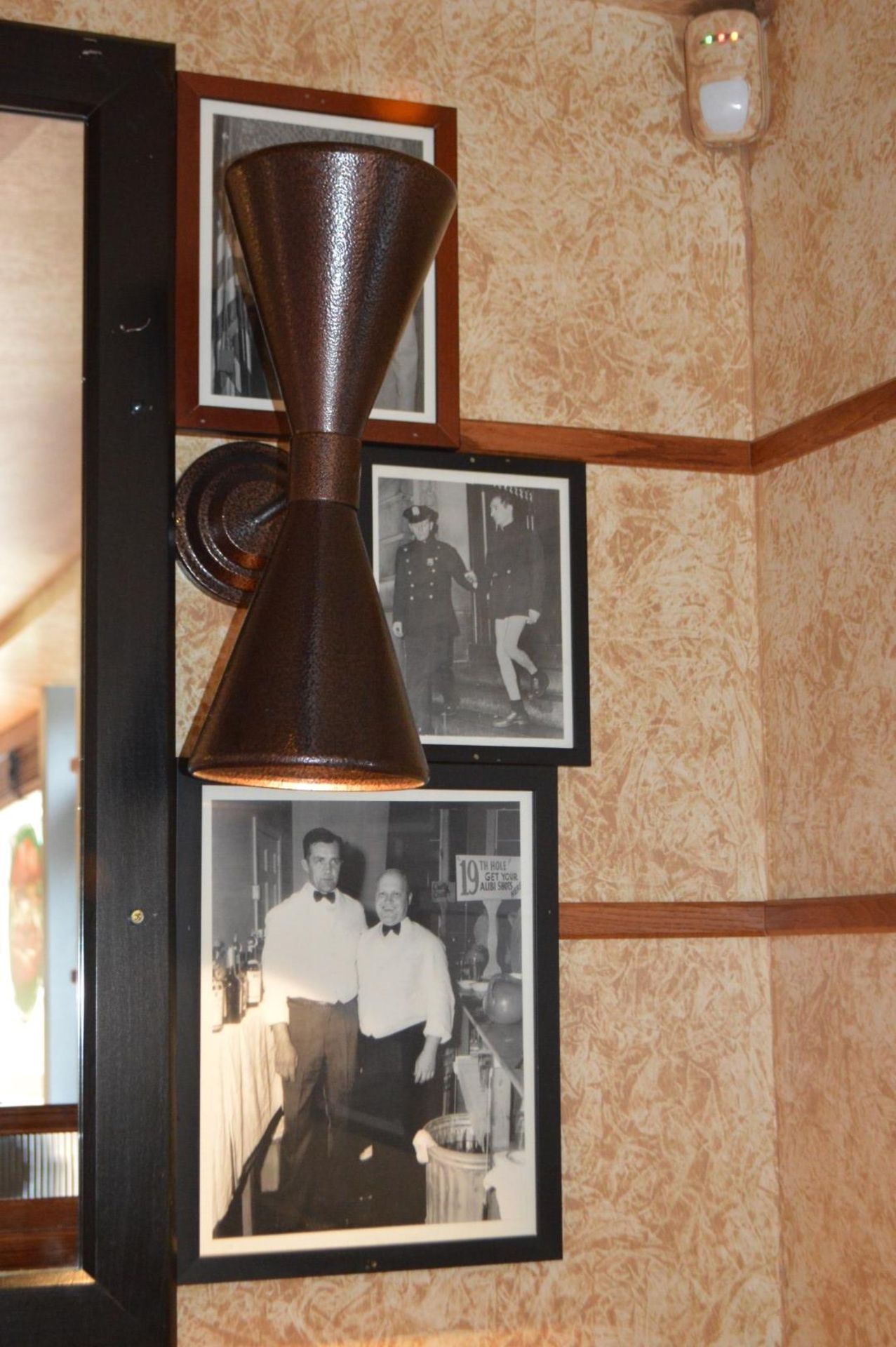 Approx 45 x Various Framed Pictures From American / Italian Themed Restaurant - Various Styles and - Image 10 of 19