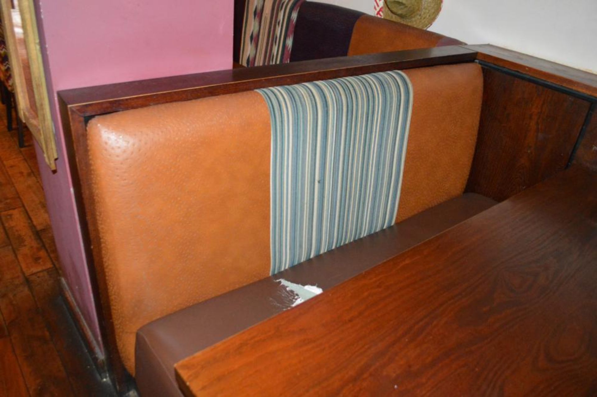 3 x Assorted Pieces Of Upholsted Restaurant Booth Seating - CL367 - Ref CQ-FB207 - Location: Manches - Image 5 of 7