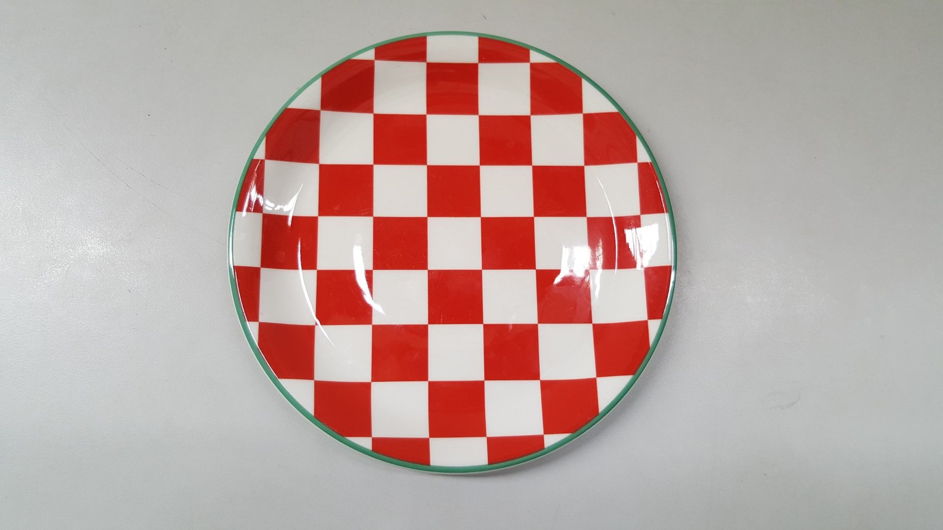 17 x Steelite Plates Checkered Red&White With Green Outline 20CM - Ref CQ283 - Image 3 of 4