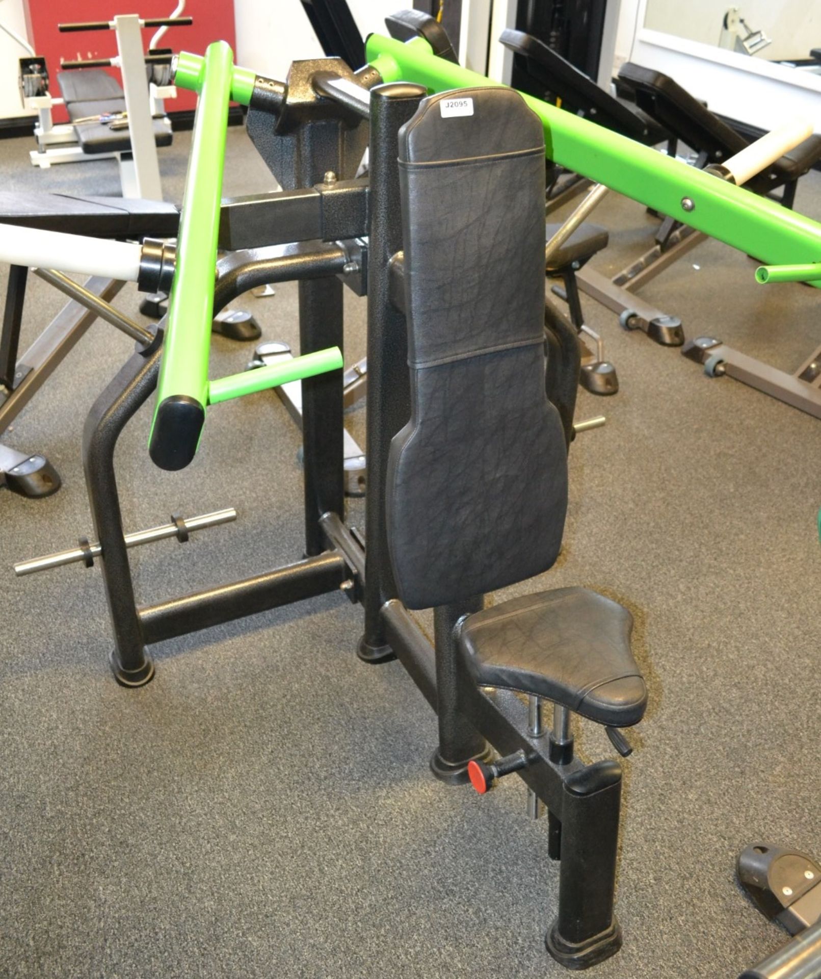 1 x Plate Loaded Shoulder Press Machine - Dimensions: L125 x H135 x W160cm - Ref: J2095/GFG - - Image 2 of 3