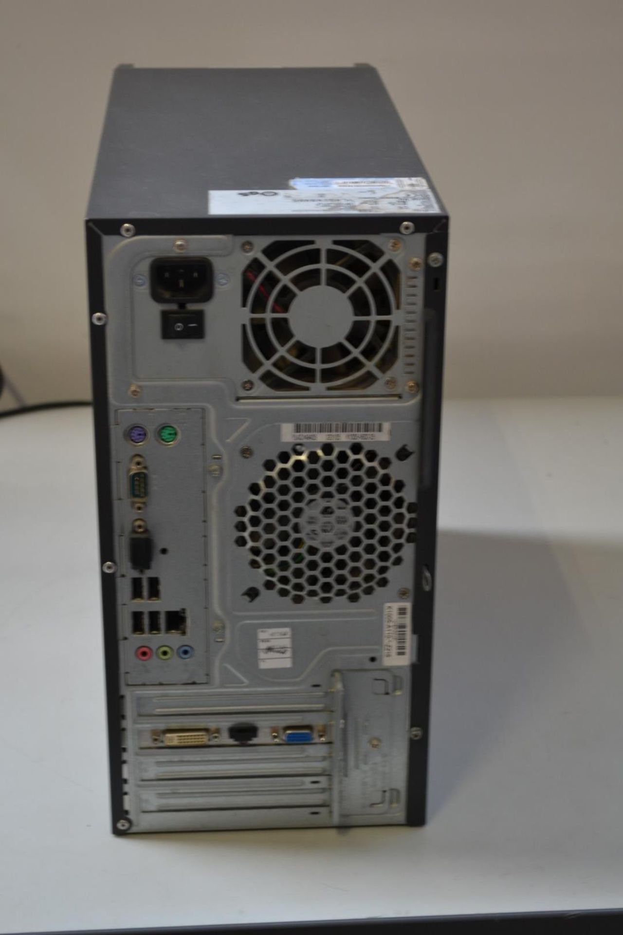 1 x Fujitsu Esprimo P2560 Desktop COMPUTER - Ref J2230 - Image 2 of 4