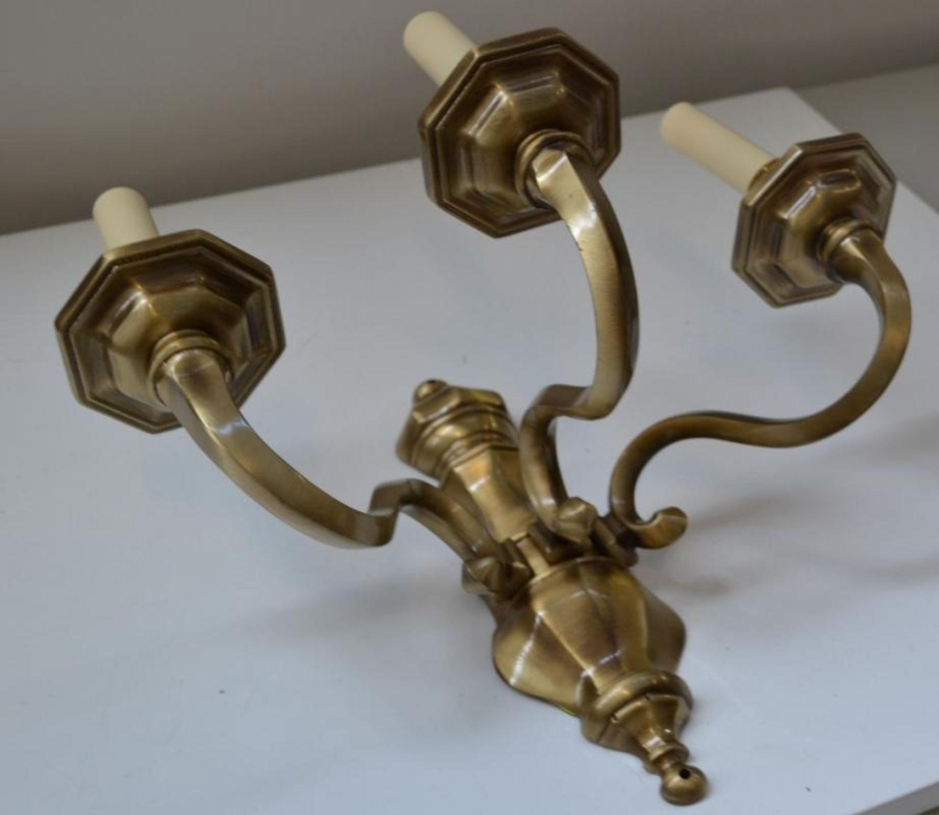 1 x CHELSOM Ornate Wall Light Fitting With Three Arms In A Antique Brass Finish - Dimensions: H32/L4 - Image 4 of 4