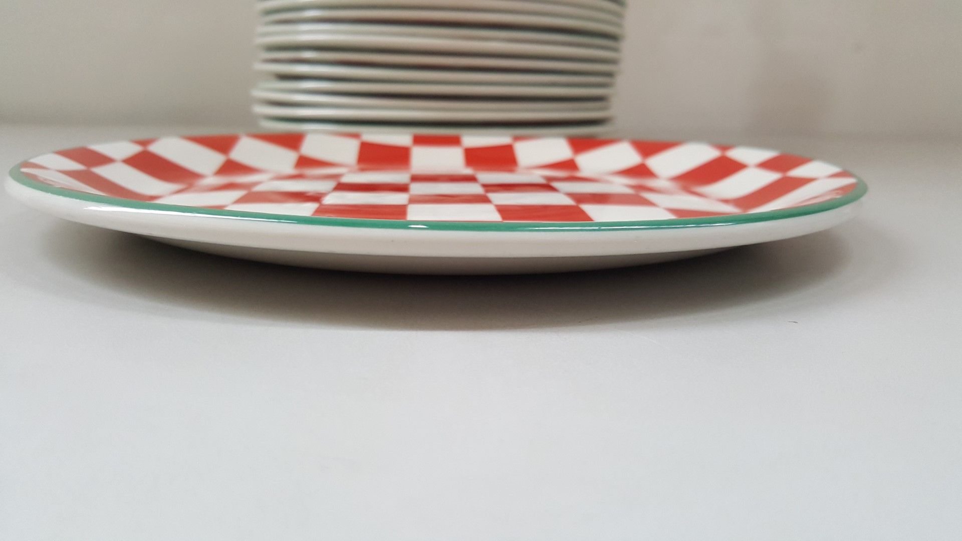 16 x Steelite Plates Checkered Red&White With Green Outline 25CM - Ref CQ280 - Image 4 of 4