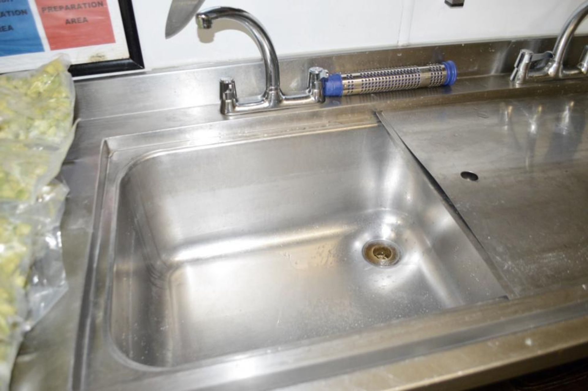 1 x Stainless Steel Commercial Double Sink Wash Unit - Dimensions: W180 x D70 x H90cm - CL367 - Ref - Bild 2 aus 3